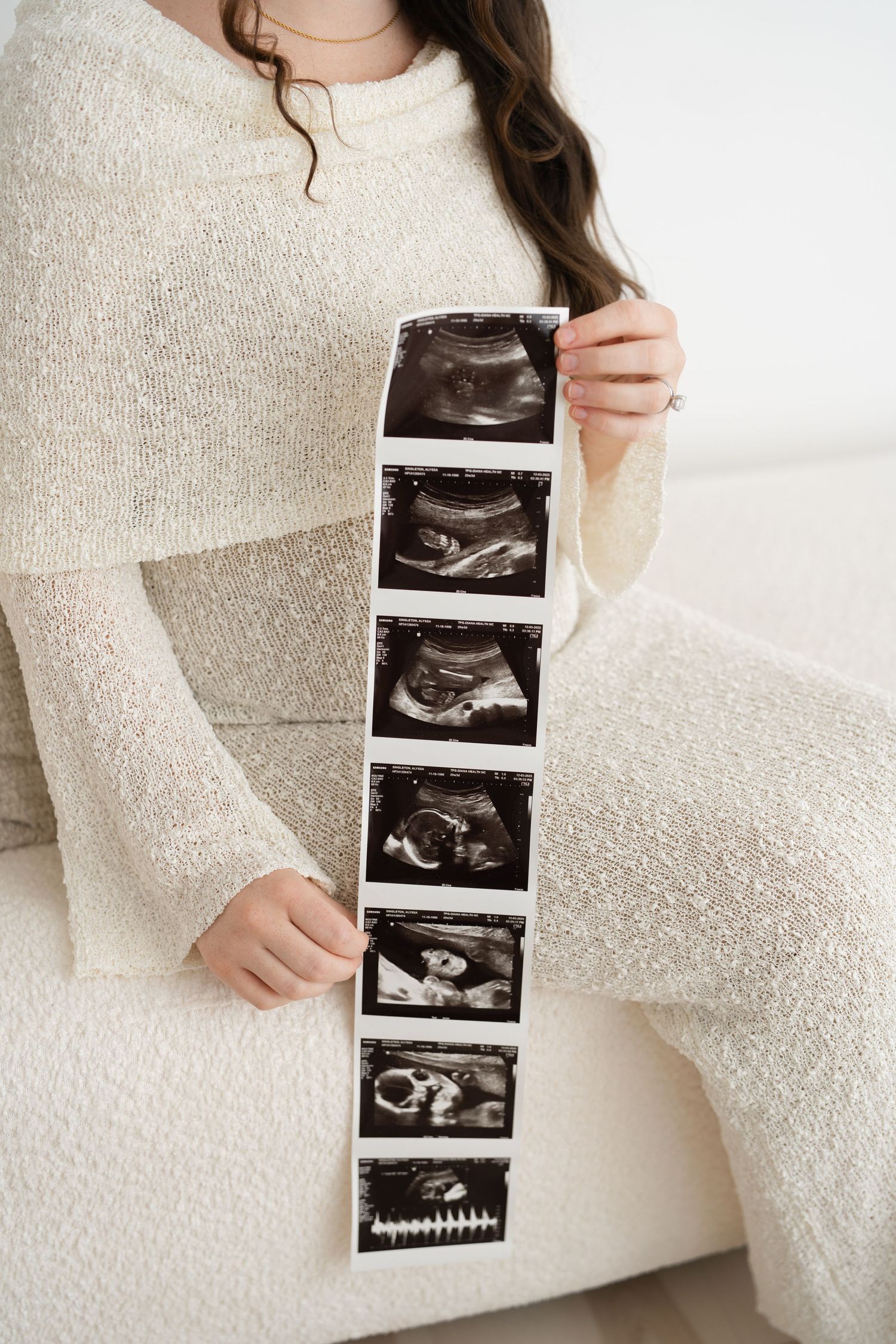 maternity photography session in Clarksville TN with minimal aesthetic