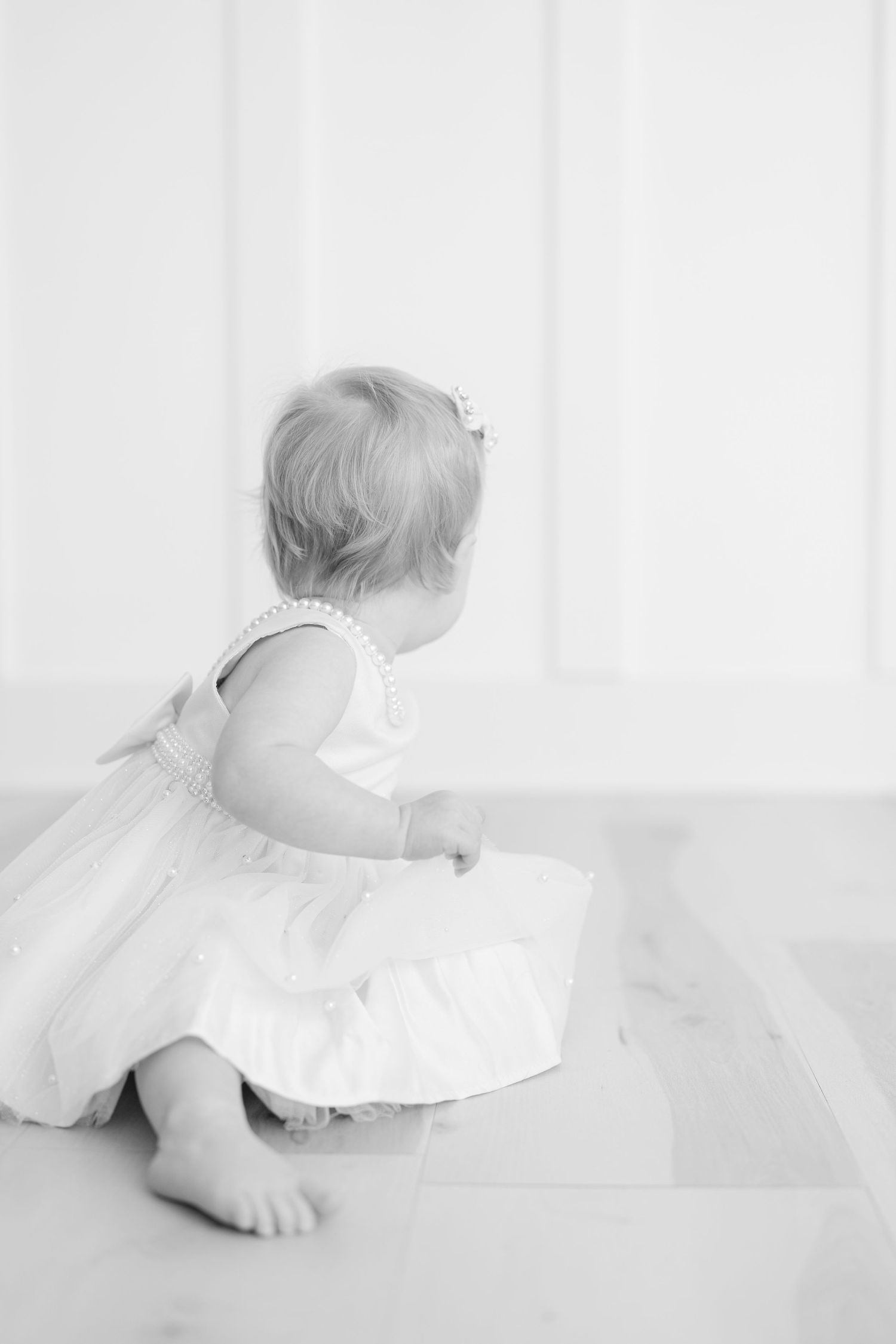baby cake smash session with neutral styling in Clarksville TN