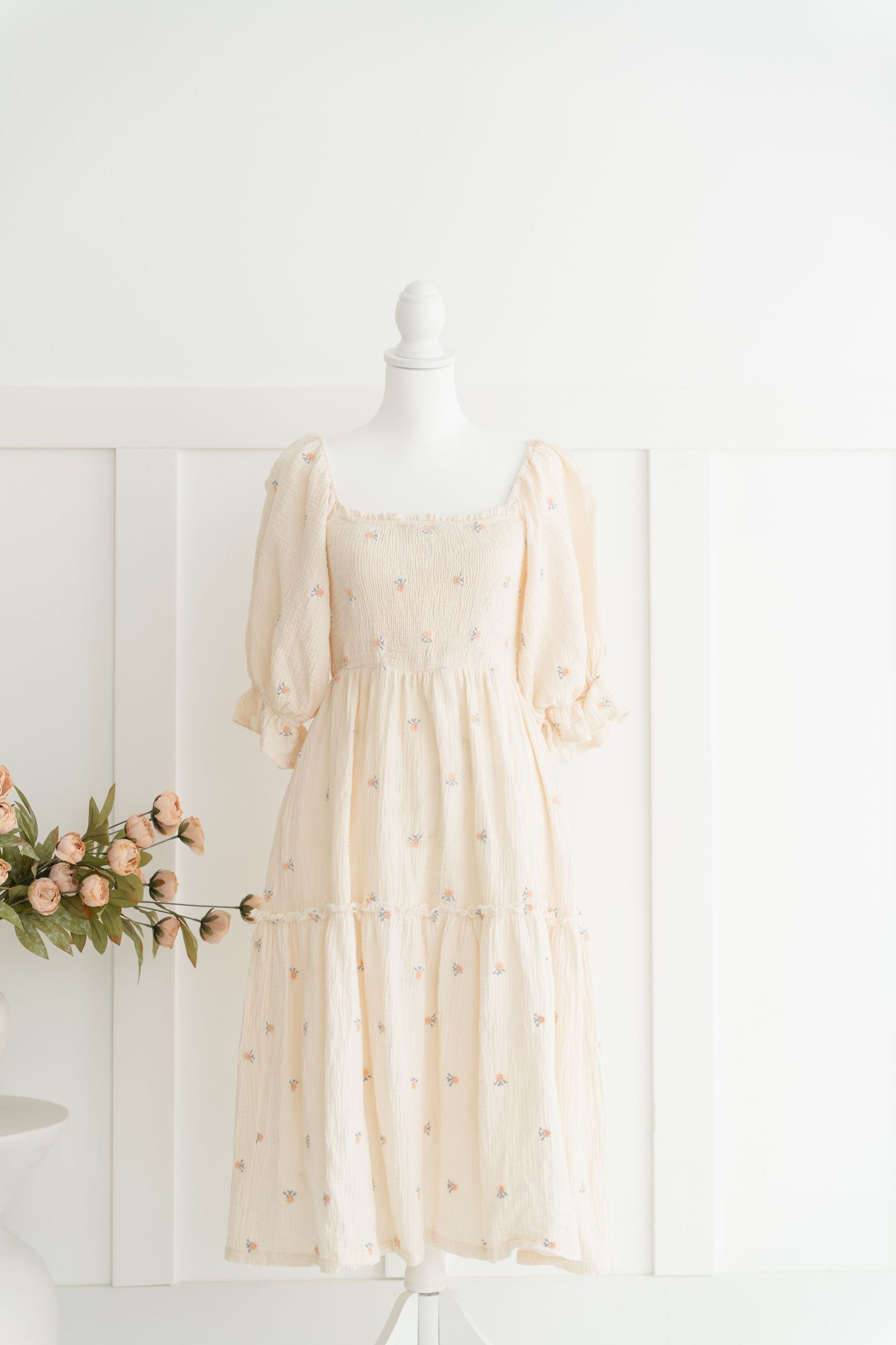 soft, minimal wardrobe styling for portrait sessions in Clarksville TN