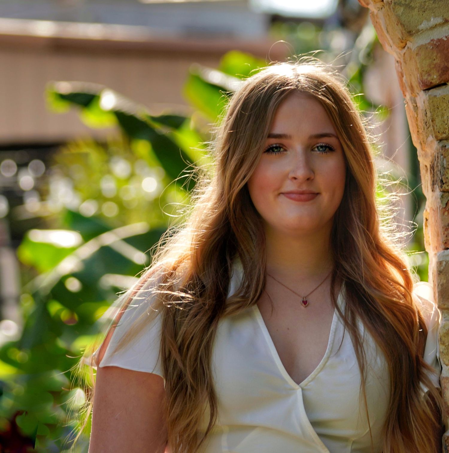 Photographer based in Montgomery, TX. Artistic senior portraits for high school girls. Elegant authentic, and styled to reflect unique style