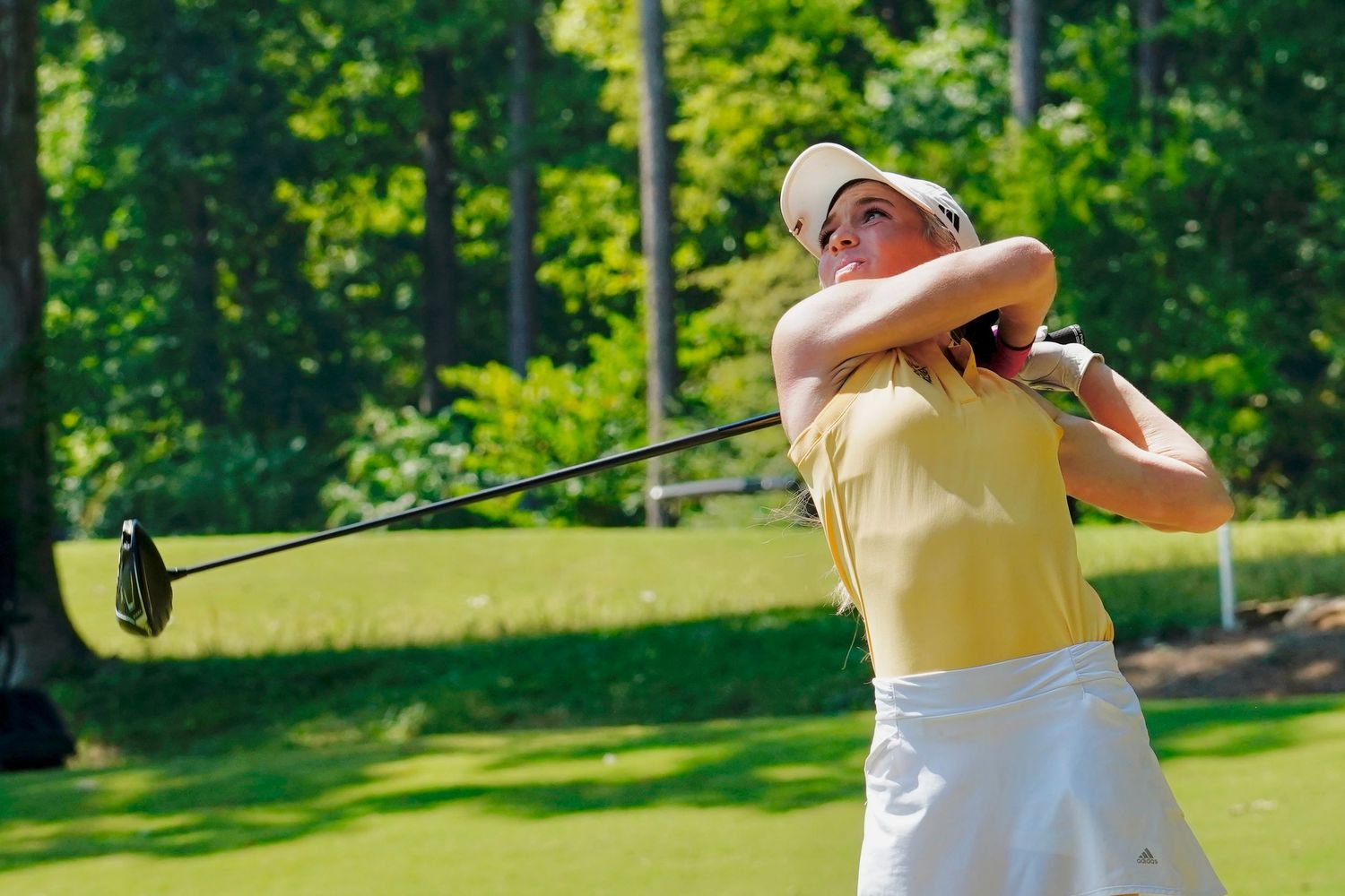 Live D1 golf event during college golf tournament event.  Female athletes, NCAA tournament, college golf, sports event photographer. AAC