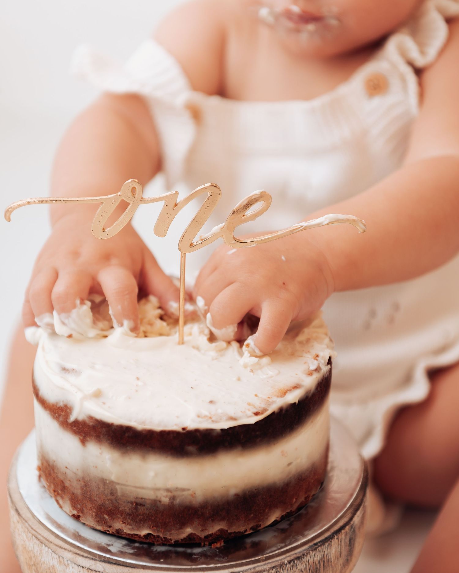Perth cake smash photography studio session
cake and props included