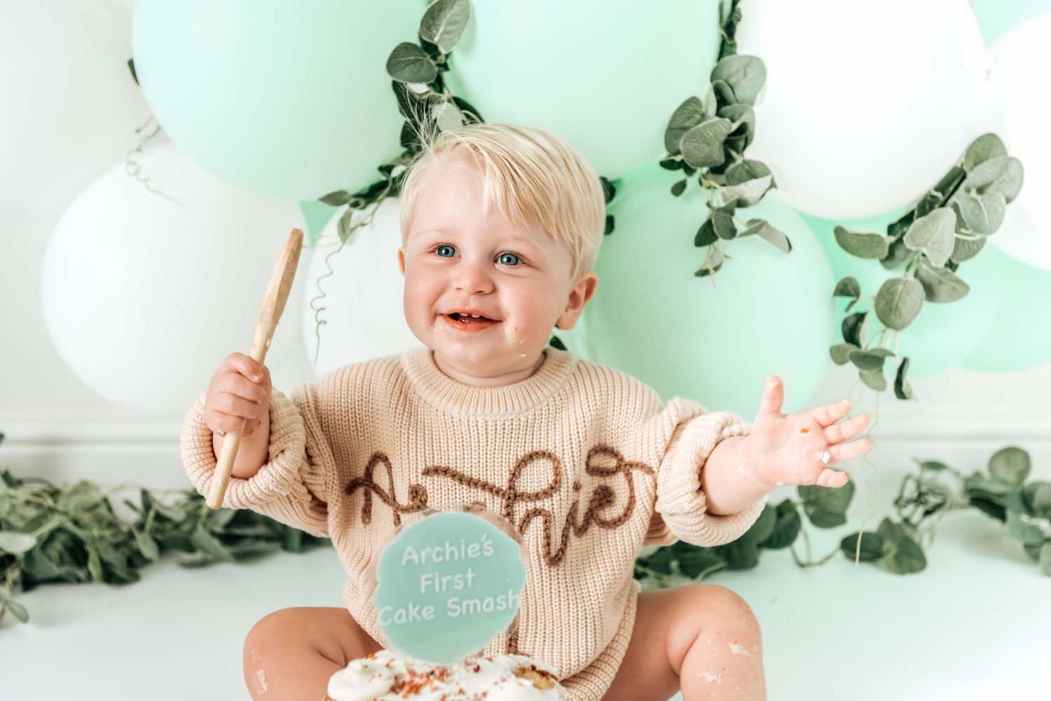 Perth cake smash and splash photography studio session