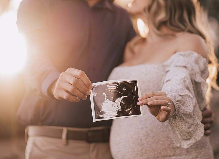 Perth maternity photography outdoor session with partner