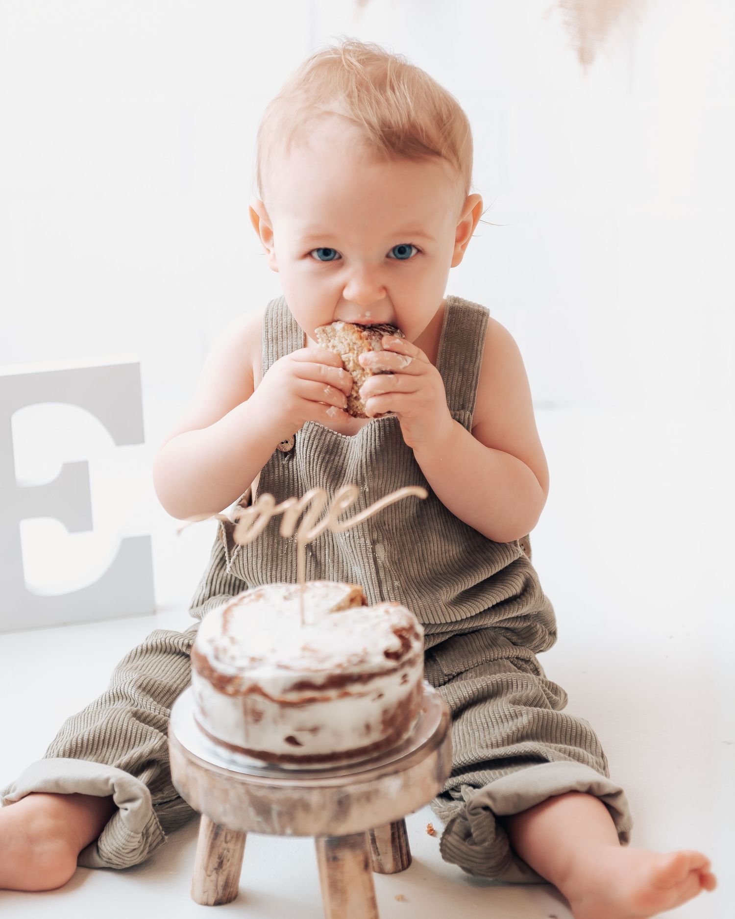 Perth cake smash photography studio session