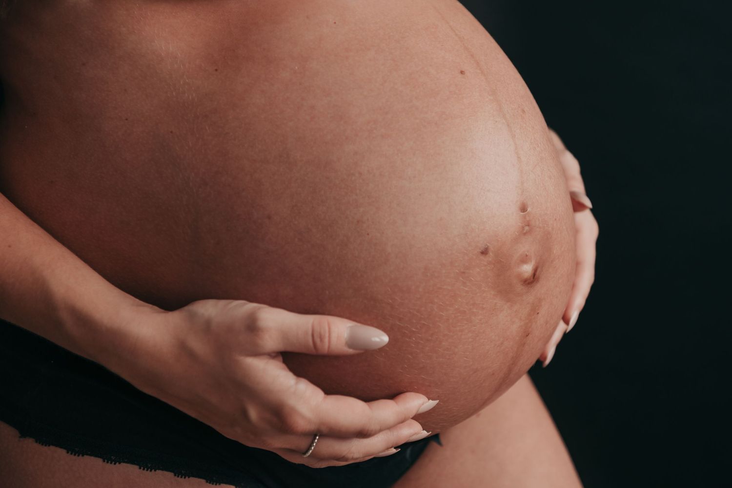 Perth maternity photography studio session
baby bump