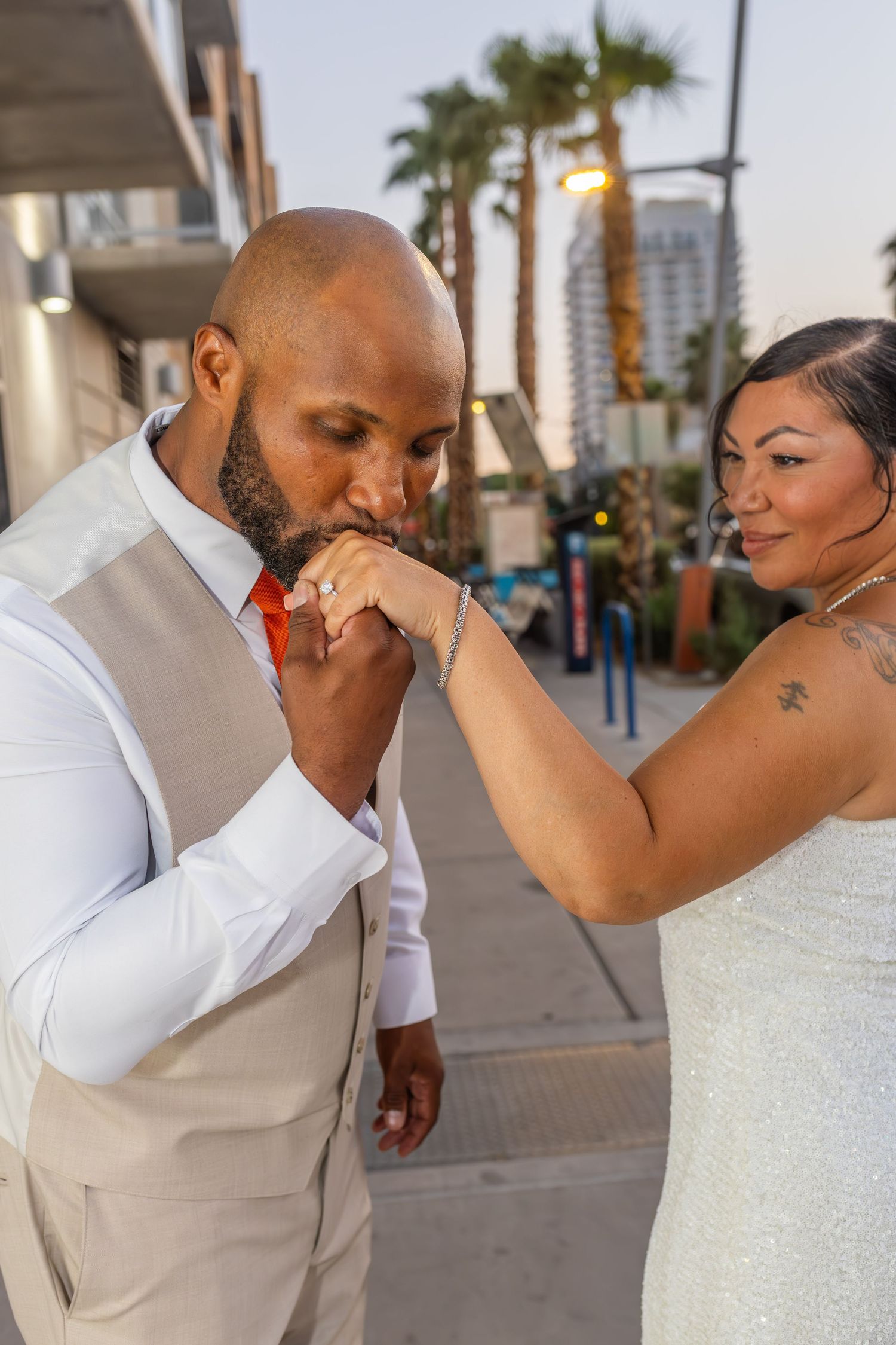 Bride and groom elopement in the beautiful Las Vegas-Las Vegas elopement photographer