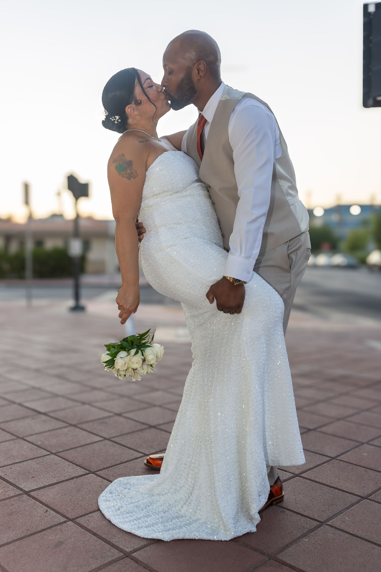 Bride and groom elopement in the beautiful Las Vegas-Las Vegas elopement photographer