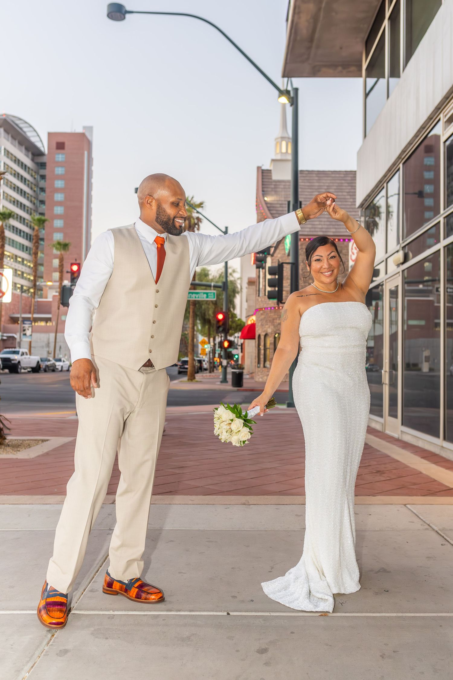 Bride and groom elopement in the beautiful Las Vegas-Las Vegas elopement photographer