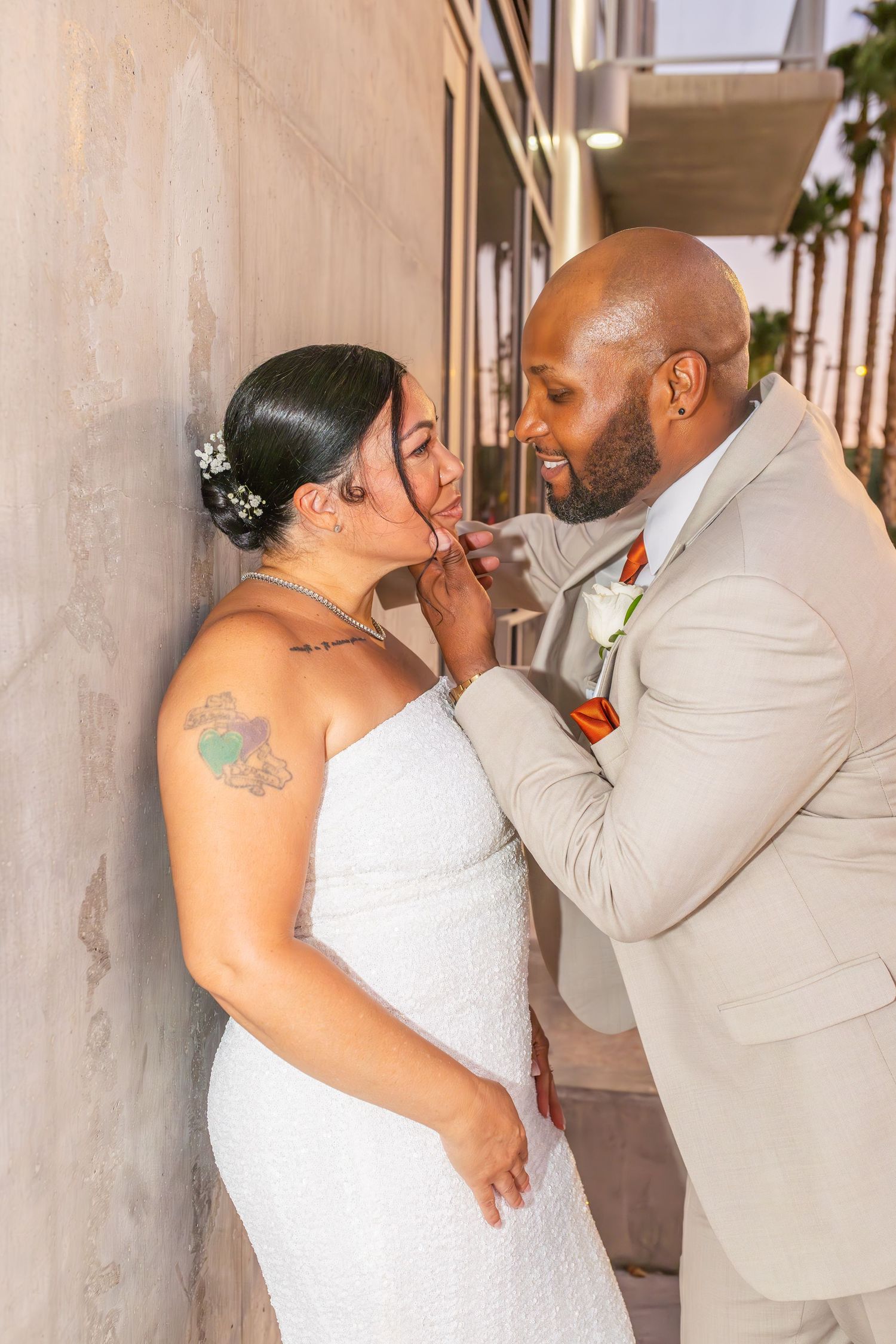 Bride and groom elopement in the beautiful Las Vegas-Las Vegas elopement photographer