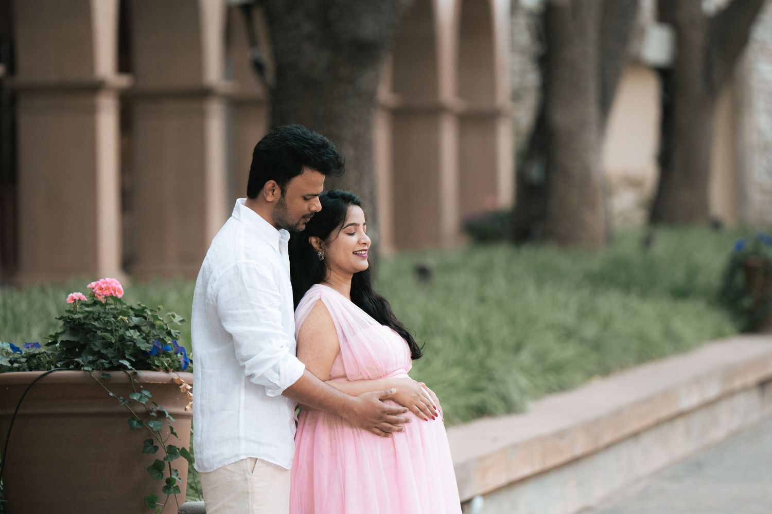 Maternity photoshoot in Dallas with natural light portraits and 4K video sessions wedding photographer capturing Indian and American wedding