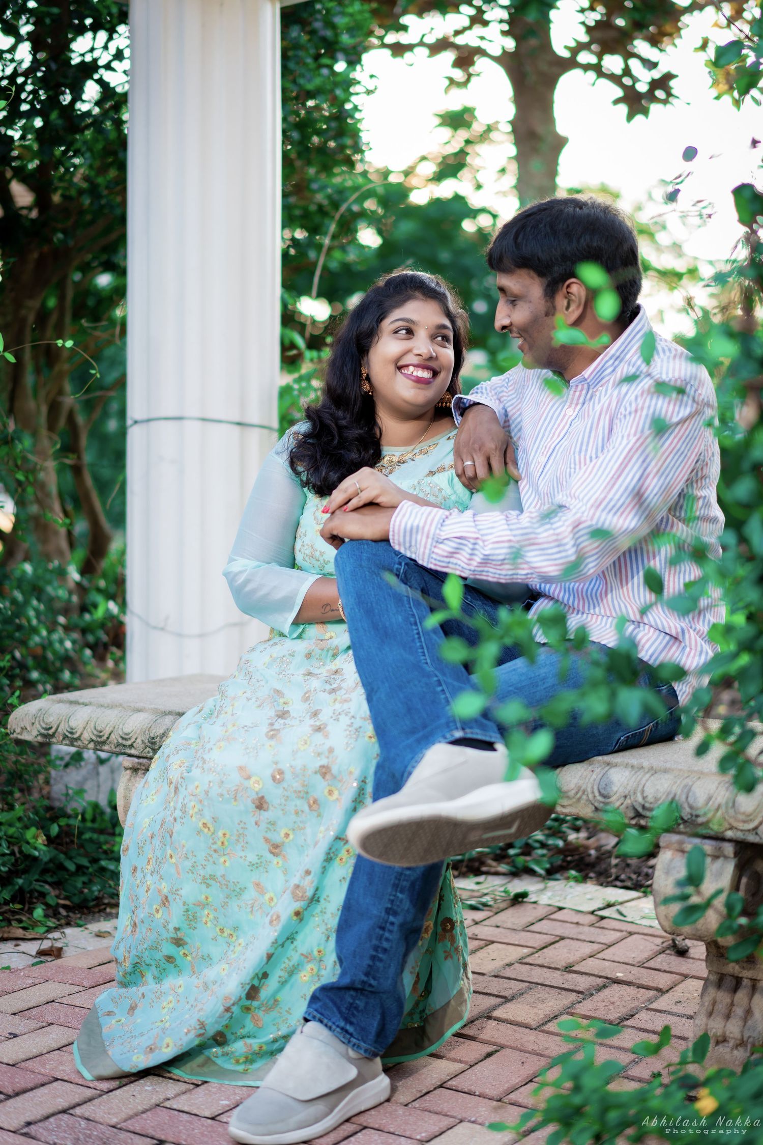 Pre-wedding photoshoot in Dallas with romantic photography and cinematic 4K video portrait photography in Dallas including family
