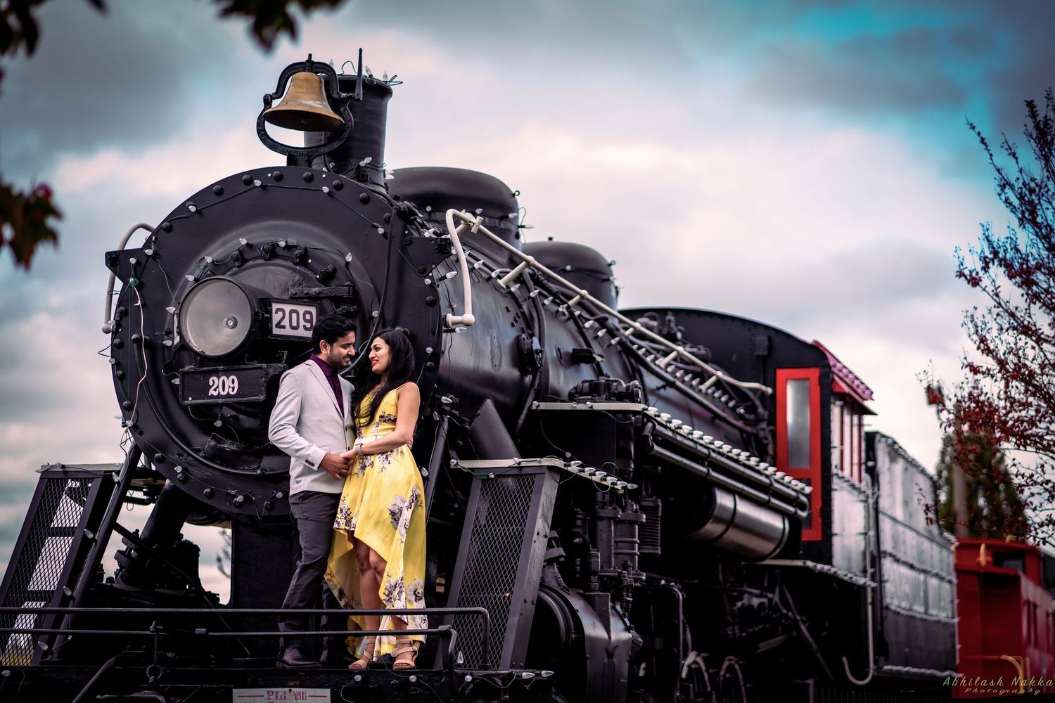 Pre-wedding photoshoot in Dallas with romantic photography and cinematic 4K video portrait photography in Dallas including family