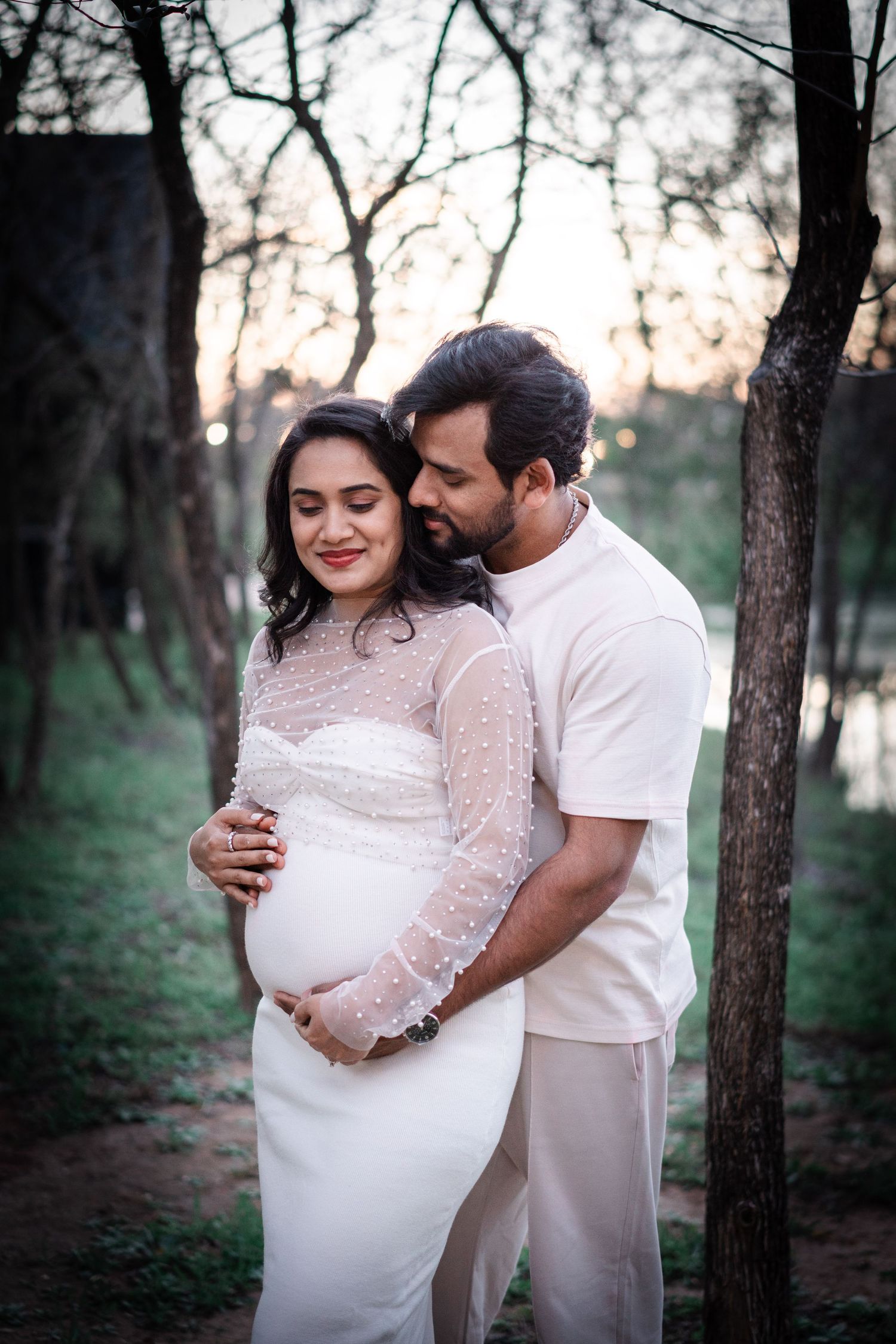 Maternity photoshoot in Dallas with natural light portraits and 4K video sessions