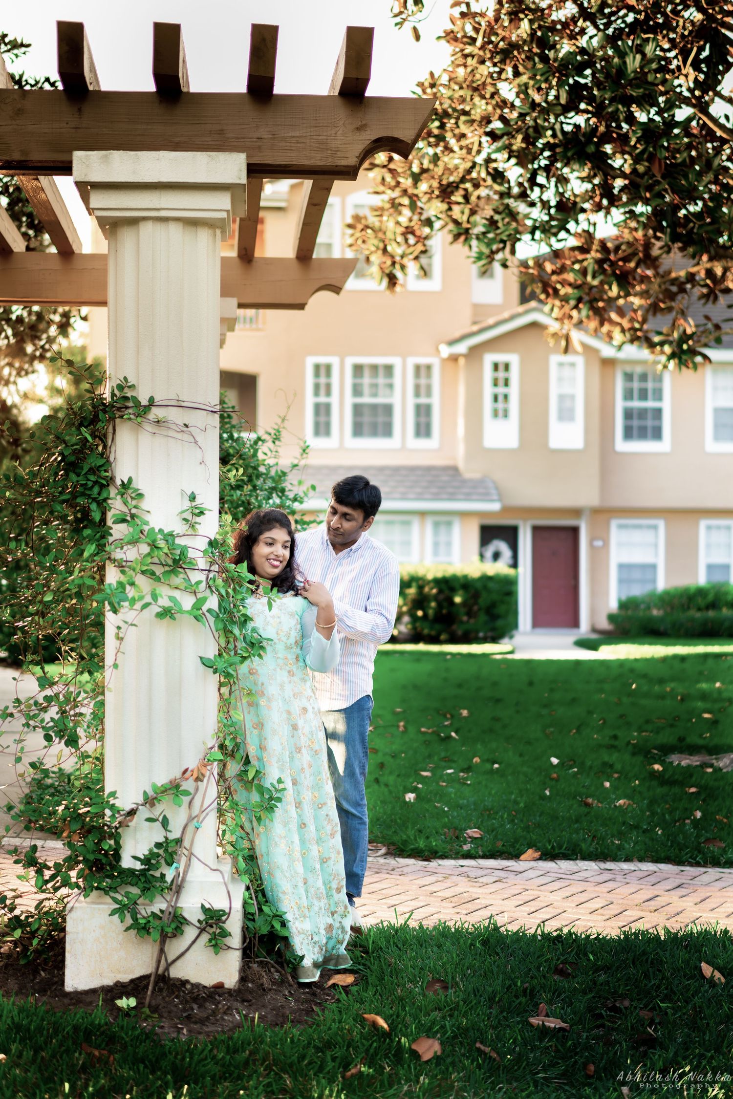 Pre-wedding photoshoot in Dallas with romantic photography and cinematic 4K video portrait photography in Dallas including family