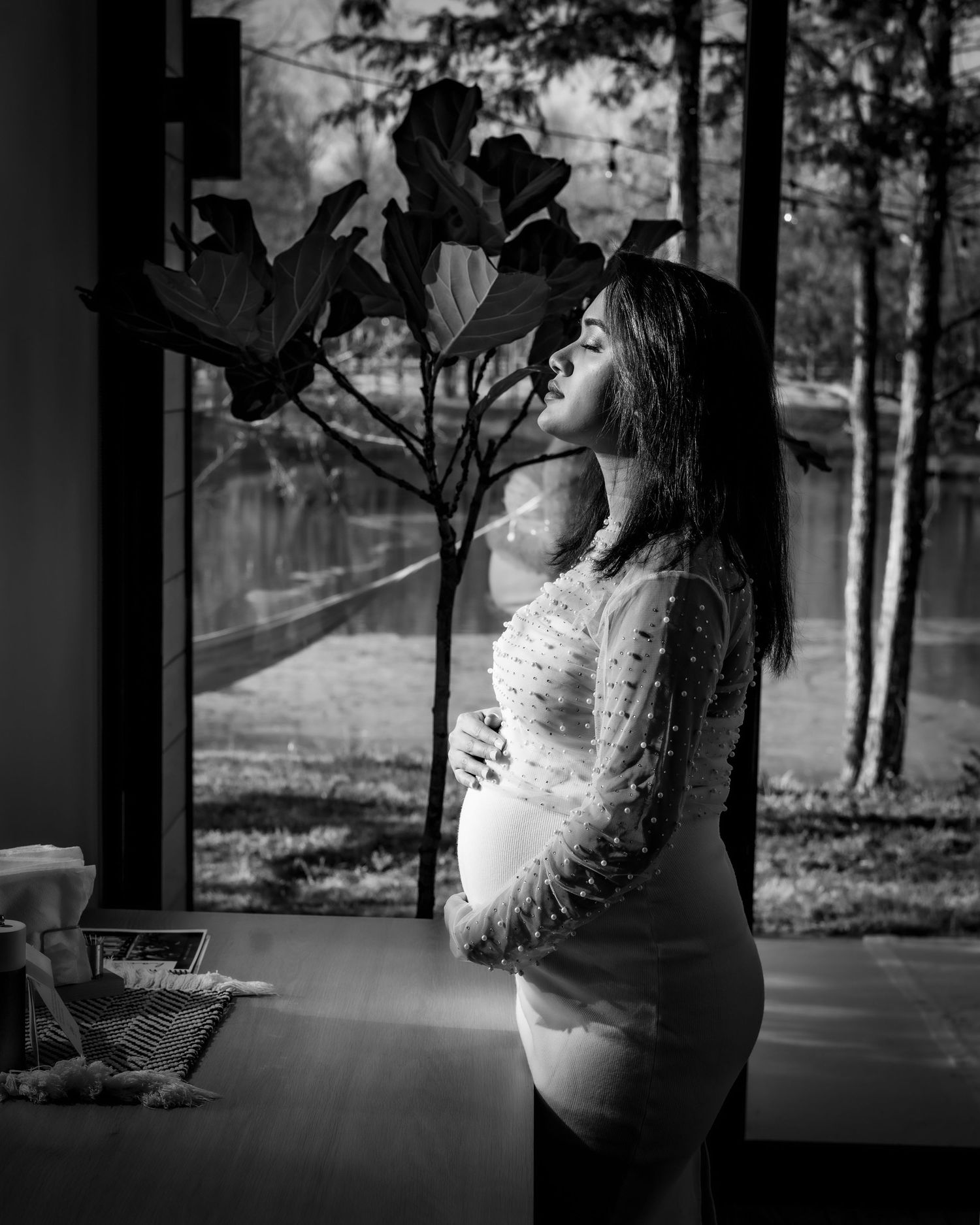 Maternity photoshoot in Dallas with natural light portraits and 4K video sessions