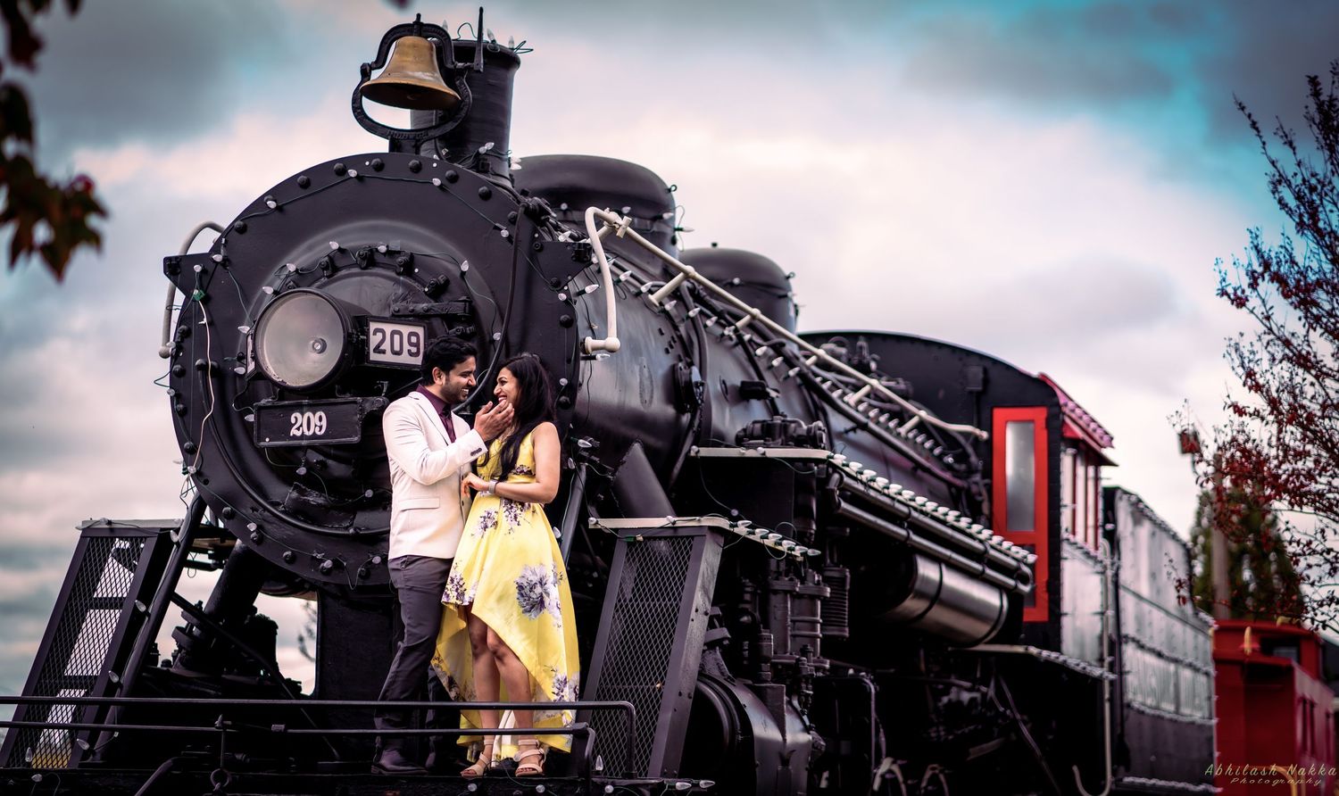 Pre-wedding photoshoot in Dallas with romantic photography and cinematic 4K video portrait photography in Dallas including family