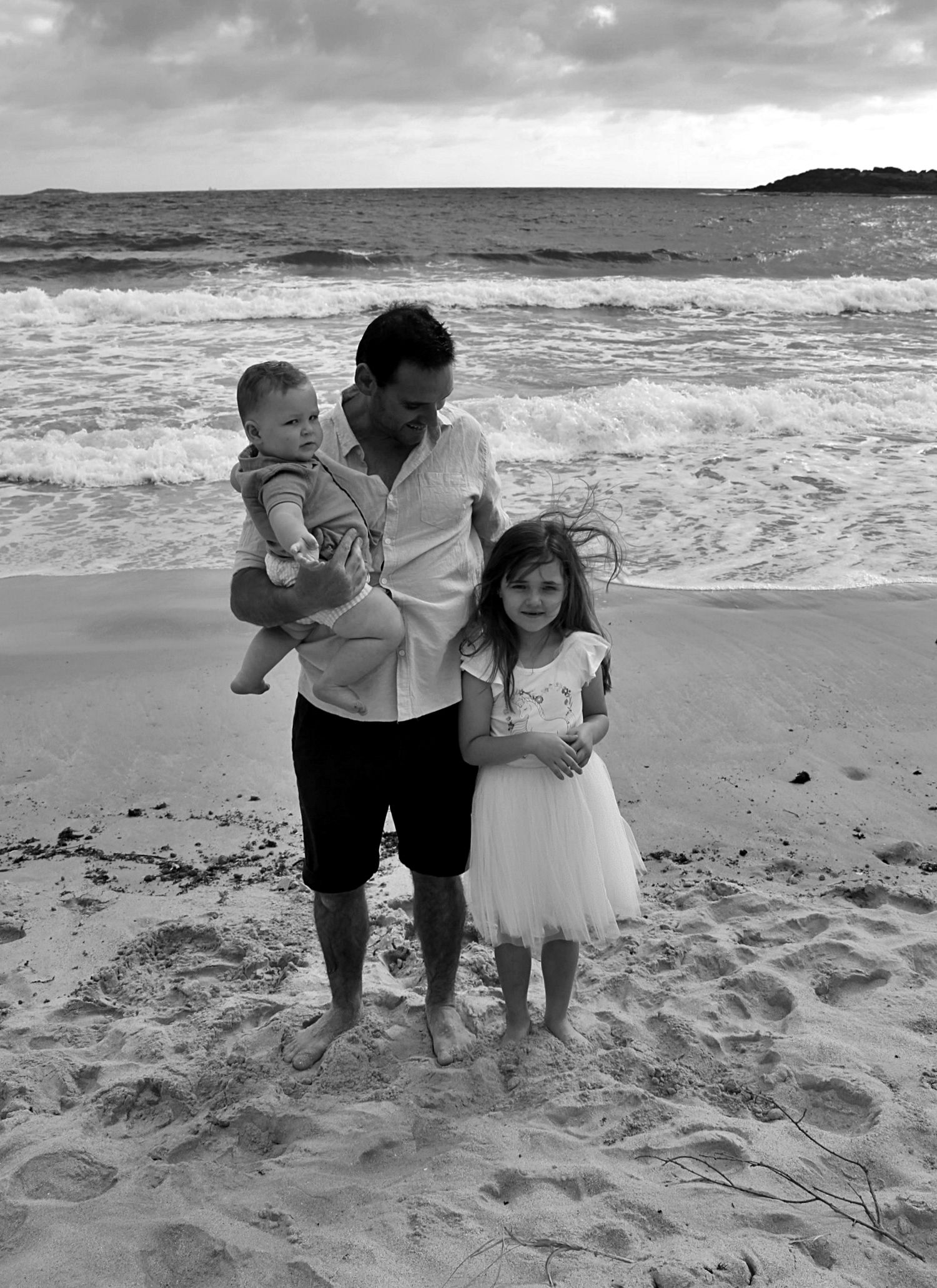 Natural beach portraits of dad with his daughter and son in the Illawarra.