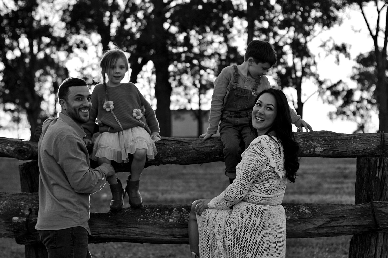 Natural family interaction during outdoor lifestyle session