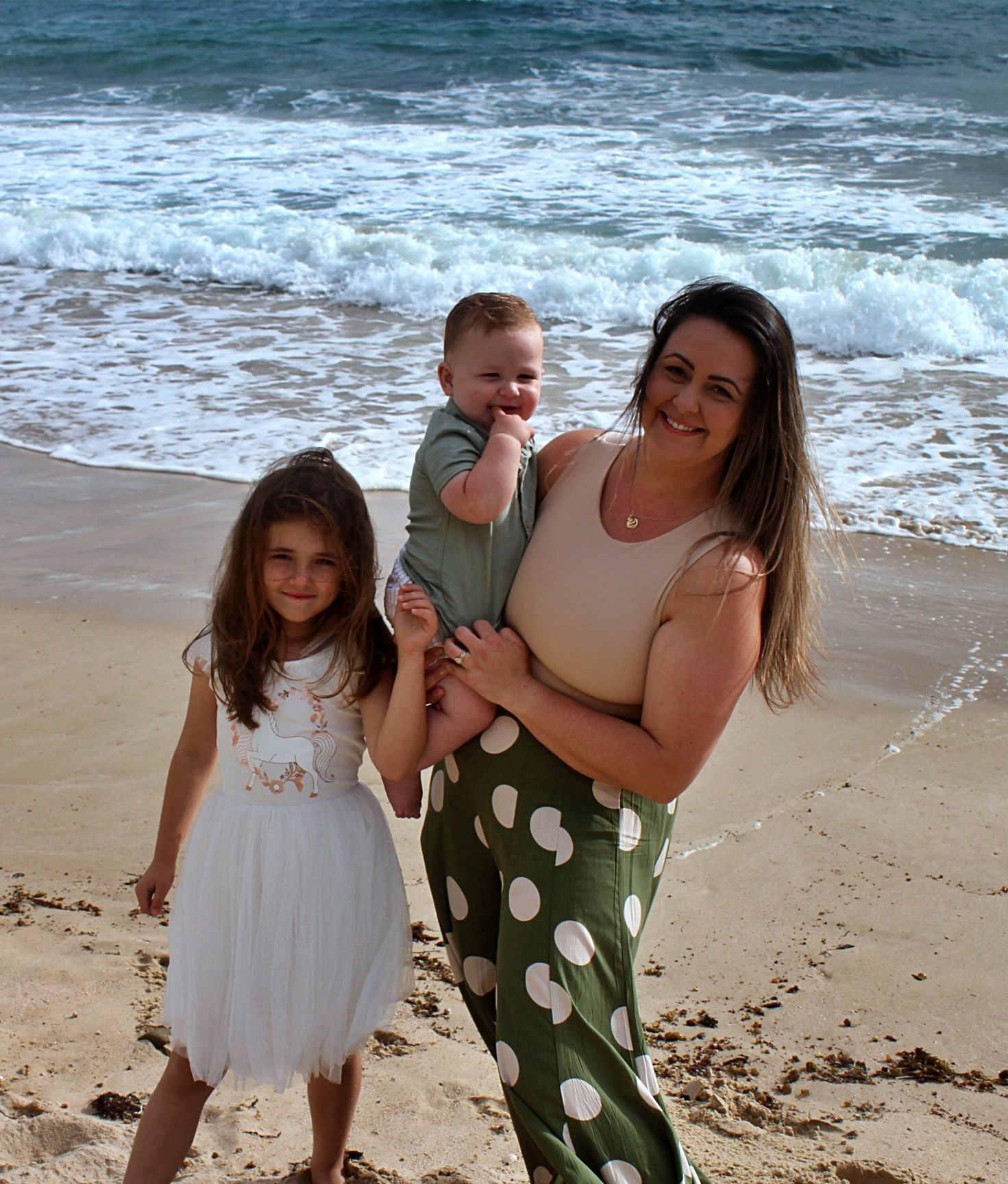 Mum with her children on the beach in the Illawarra, capturing warmth, connection, and gentle coastal moments.