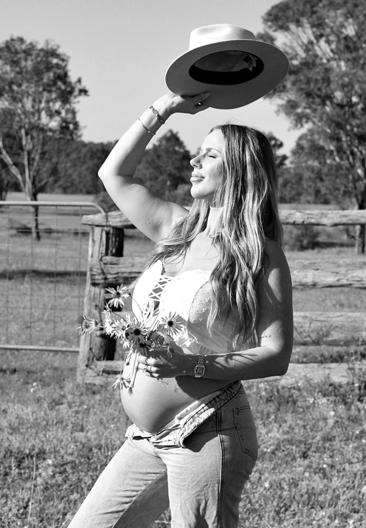 Relaxed maternity photoshoot in the Hunter Valley countryside by A Lasting Impression Photography.