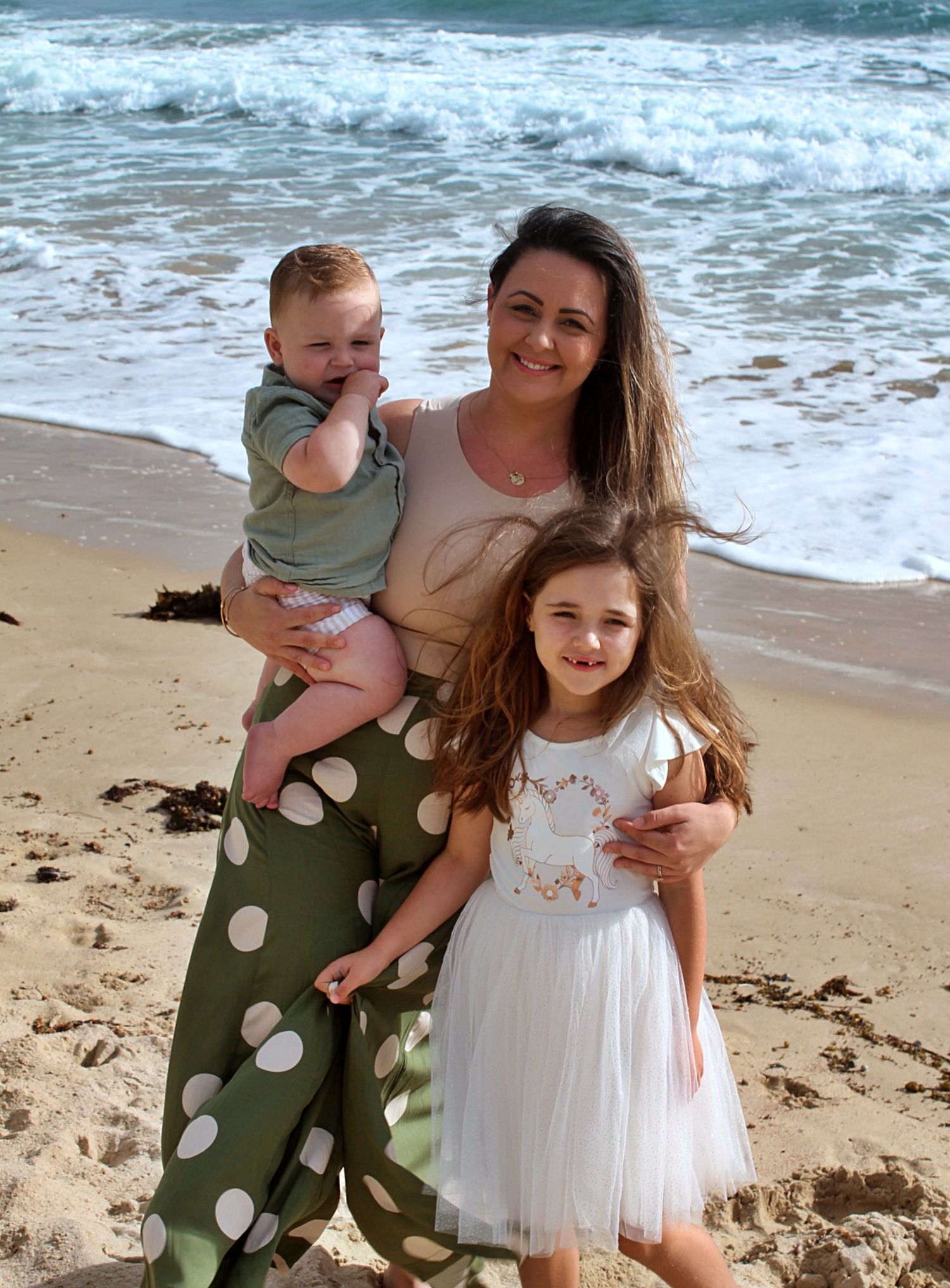 Mum with her children on the beach in the Illawarra, capturing warmth, connection, and gentle coastal moments.