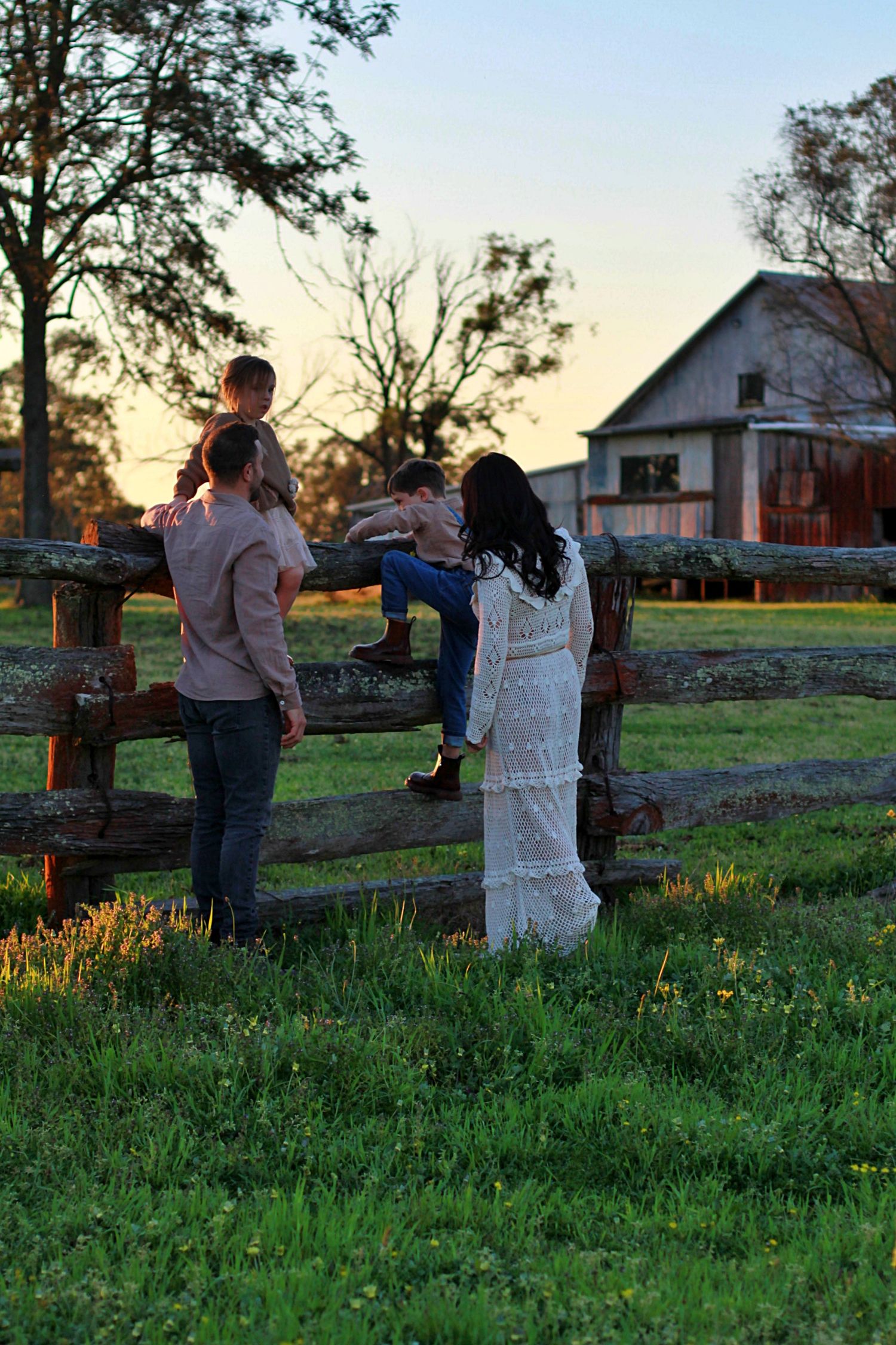 Natural family interaction during outdoor lifestyle session