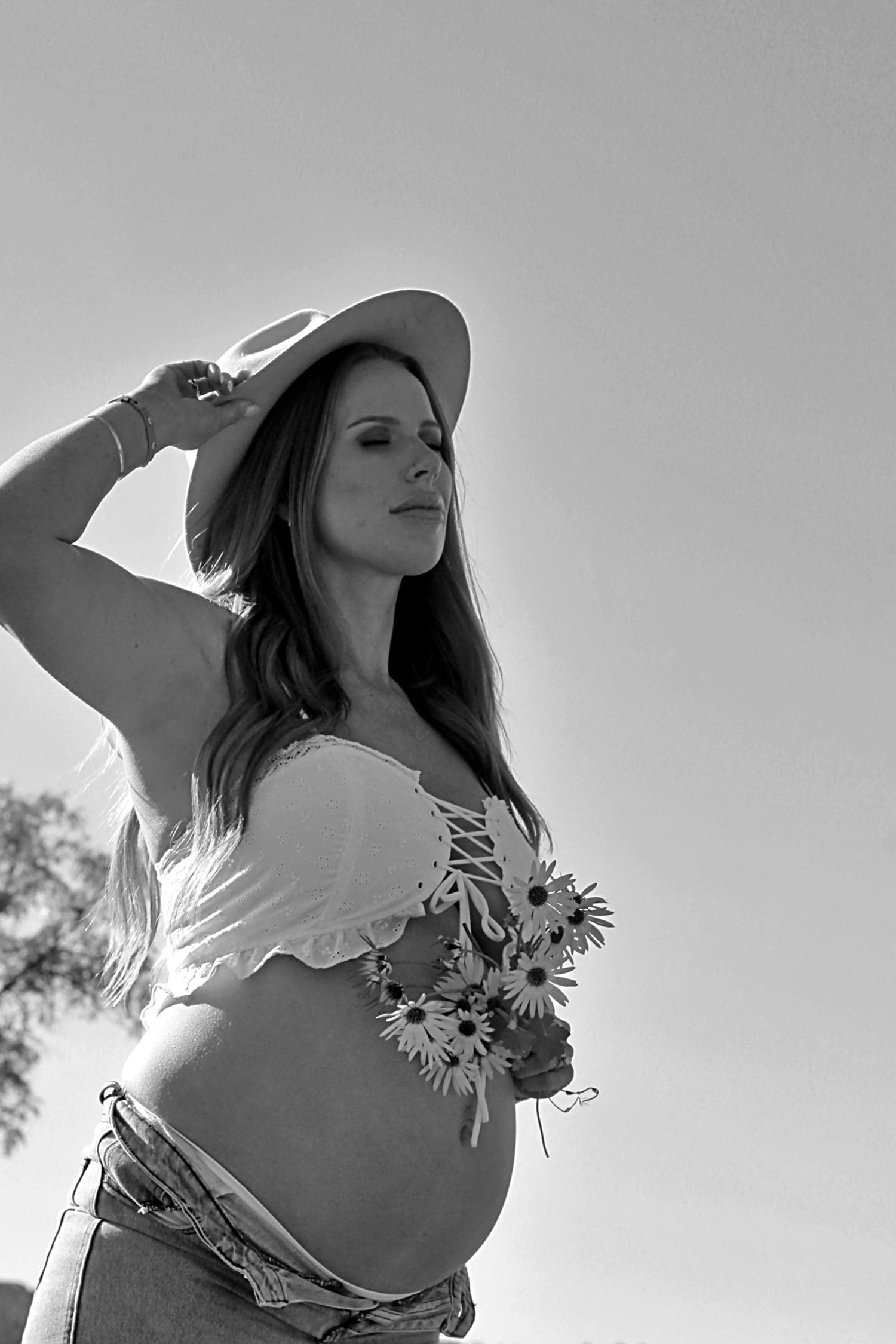 Natural maternity session set among Hunter Valley landscapes