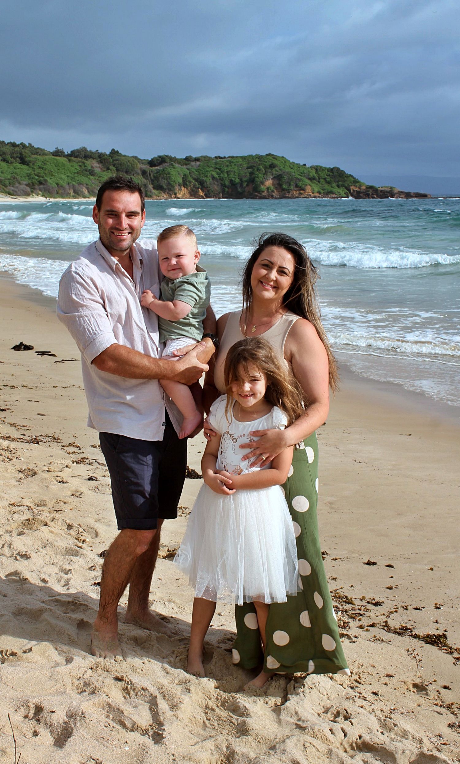 Family portraits by the sea in the Illawarra, documenting genuine moments and timeless beachside connection.