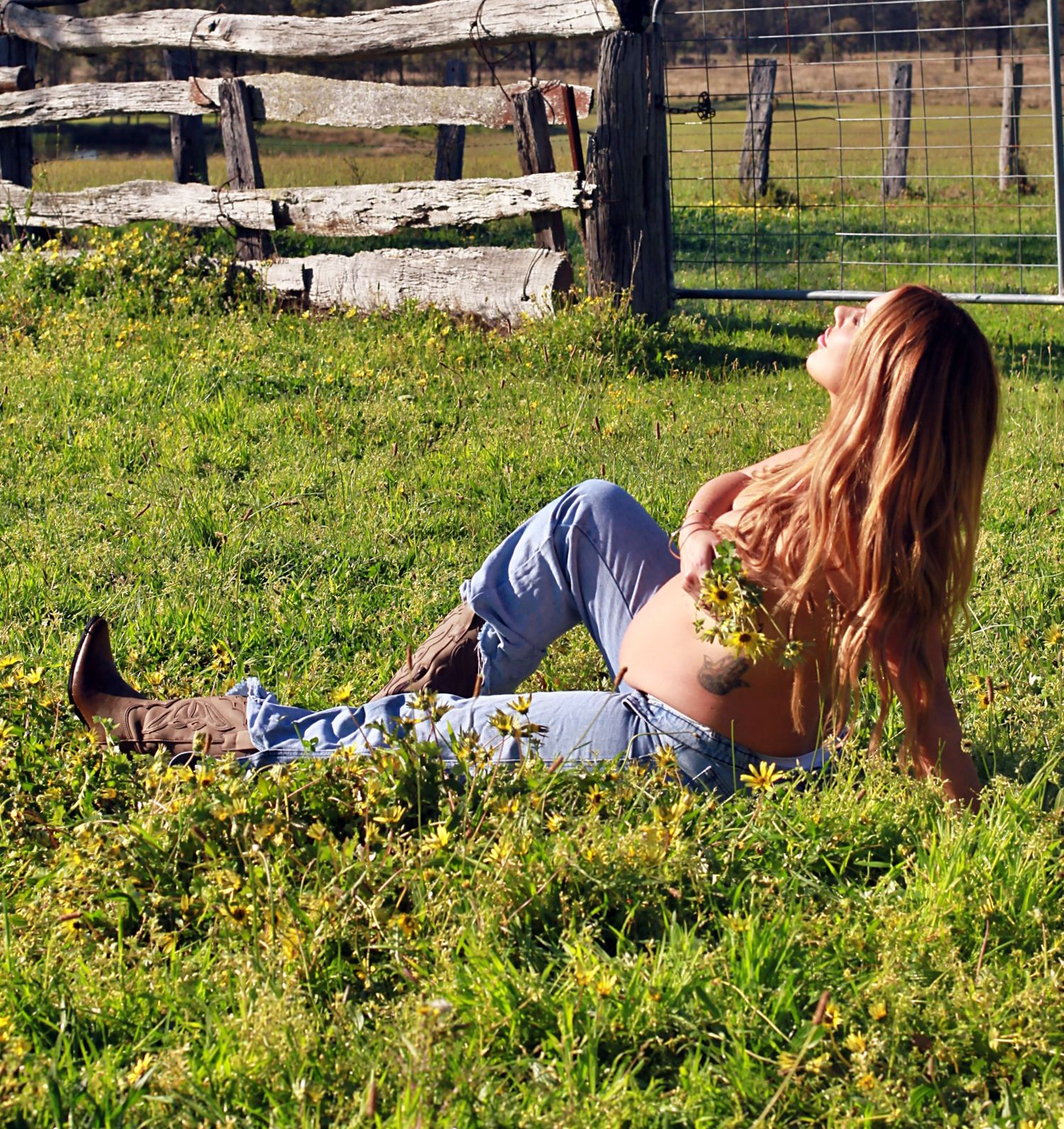 Lifestyle maternity photography featuring a mumma-to-be in a breezy open field