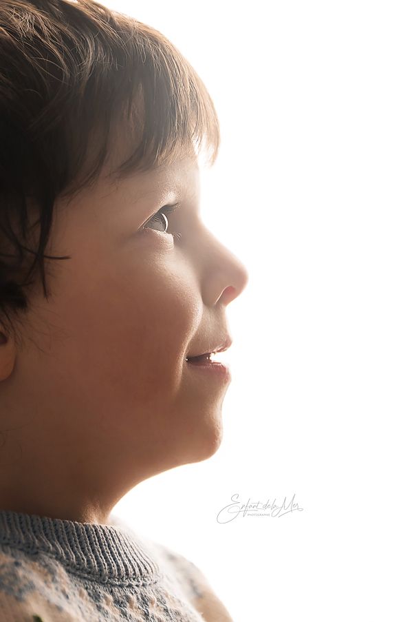 L’enfance capturée dans sa vérité la plus simple.