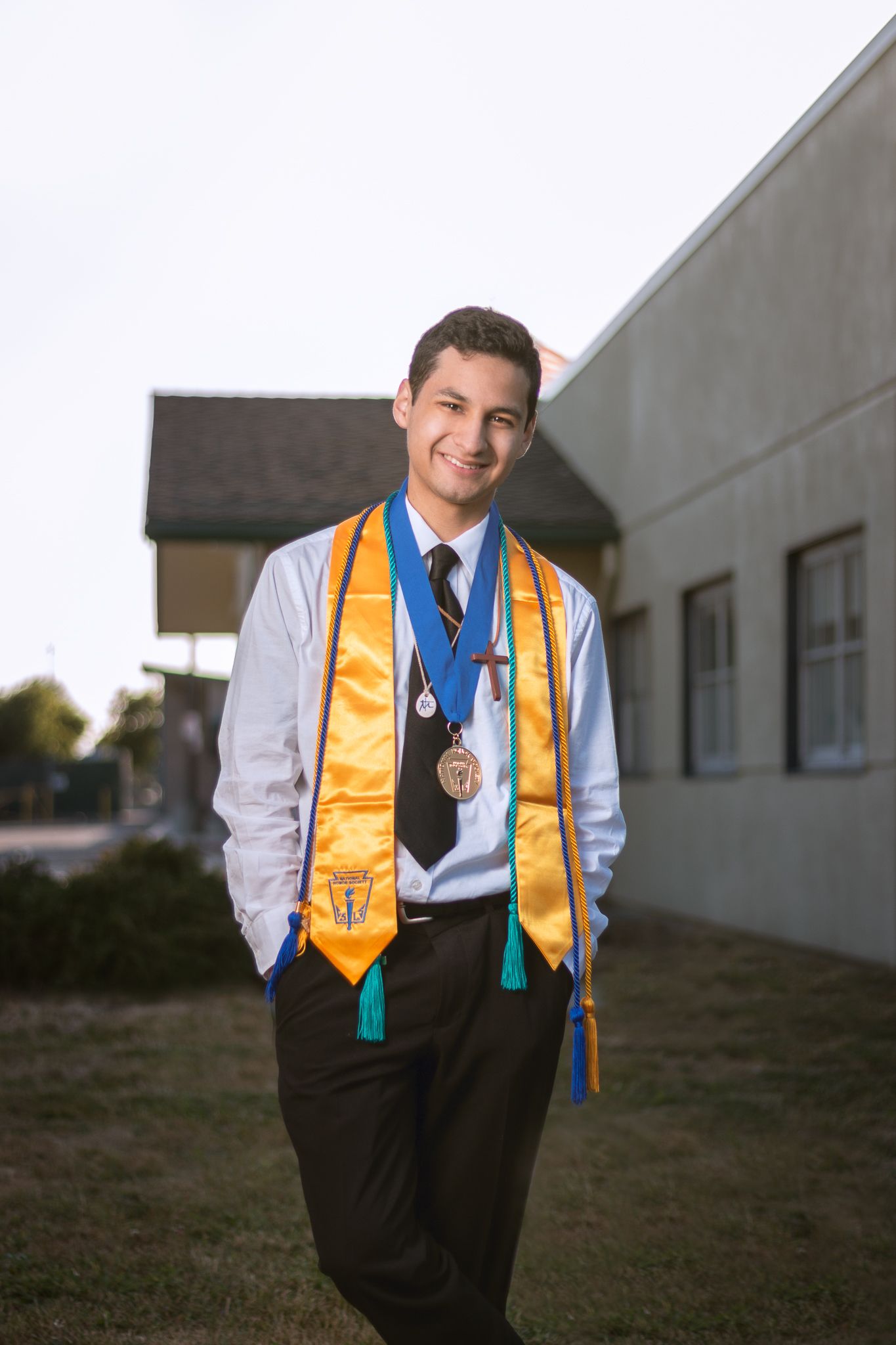 Los Angeles graduation photographer on campus Cap and gown graduation photos Los Angeles High school senior graduation photos outdoors
