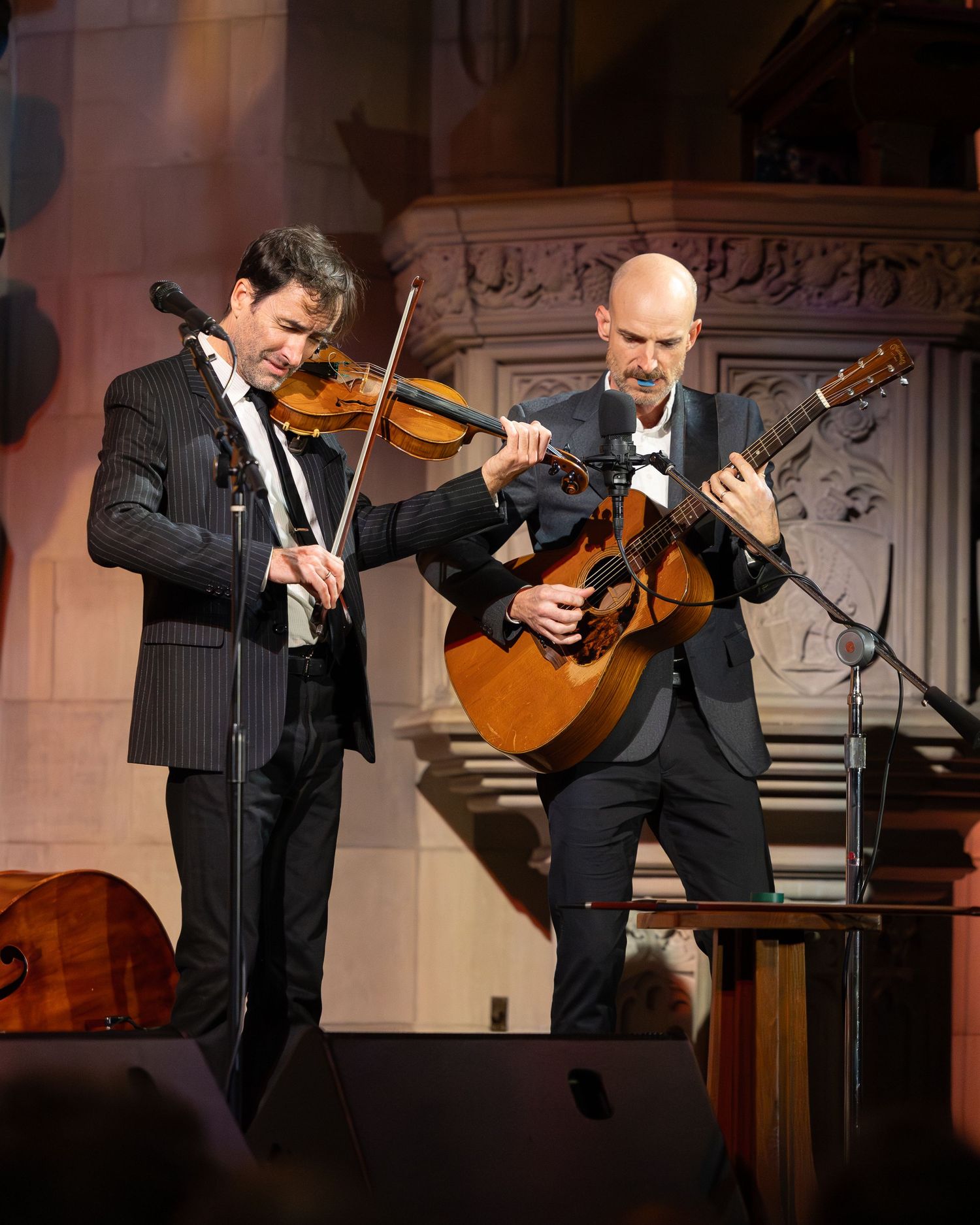 Concert photograph of Andrew Bird and his band performing live during his Gezelligheid concert series.