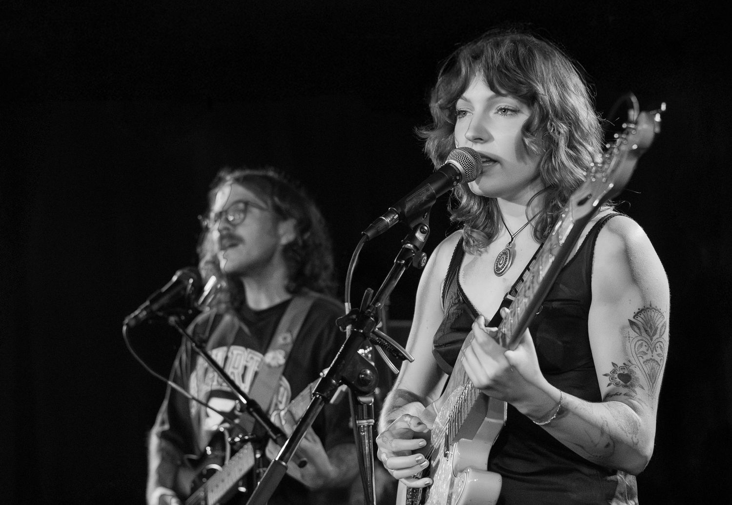 Live music photograph of Emily How performing at Carol’s Pub in Chicago, Illinois.