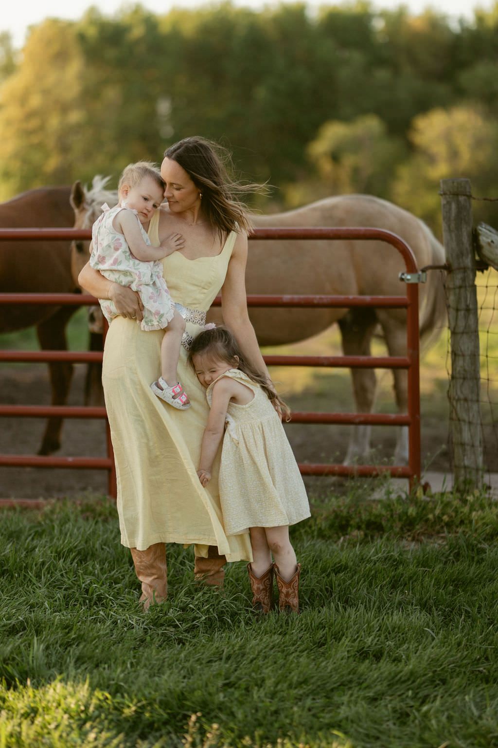 Michigan photographer mom and daughter pose with horses
