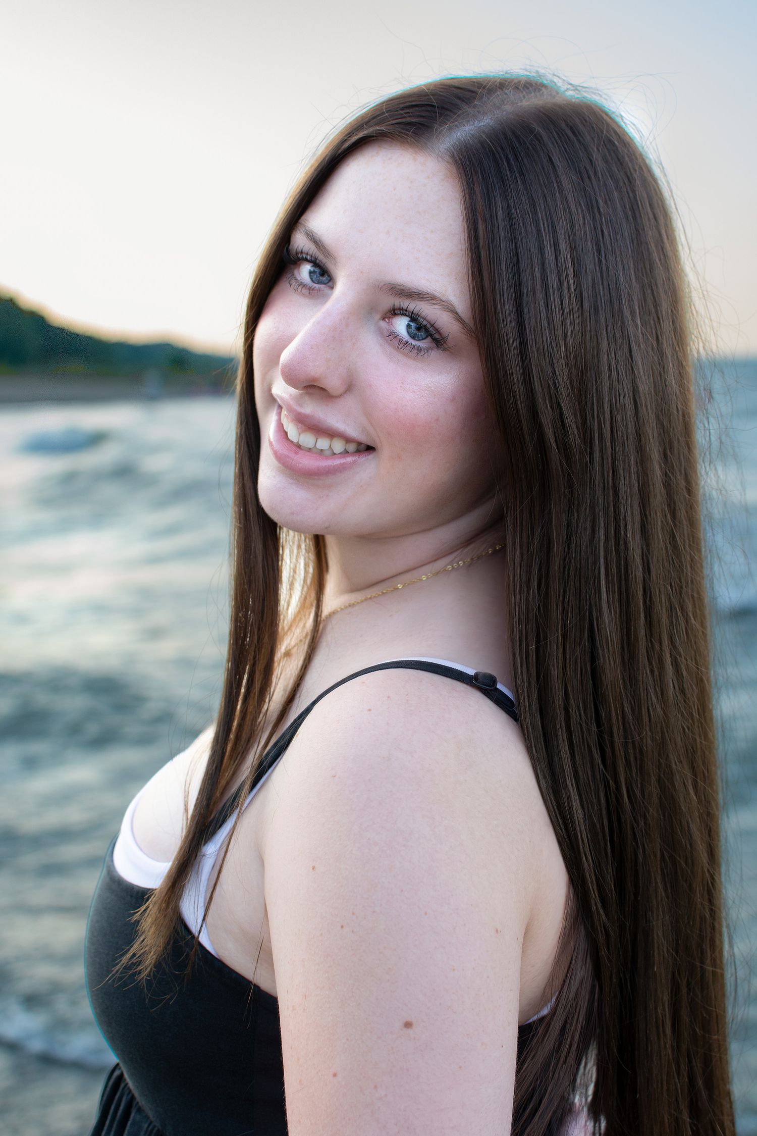 senior portrait, Lake Michigan, Chicago suburbs