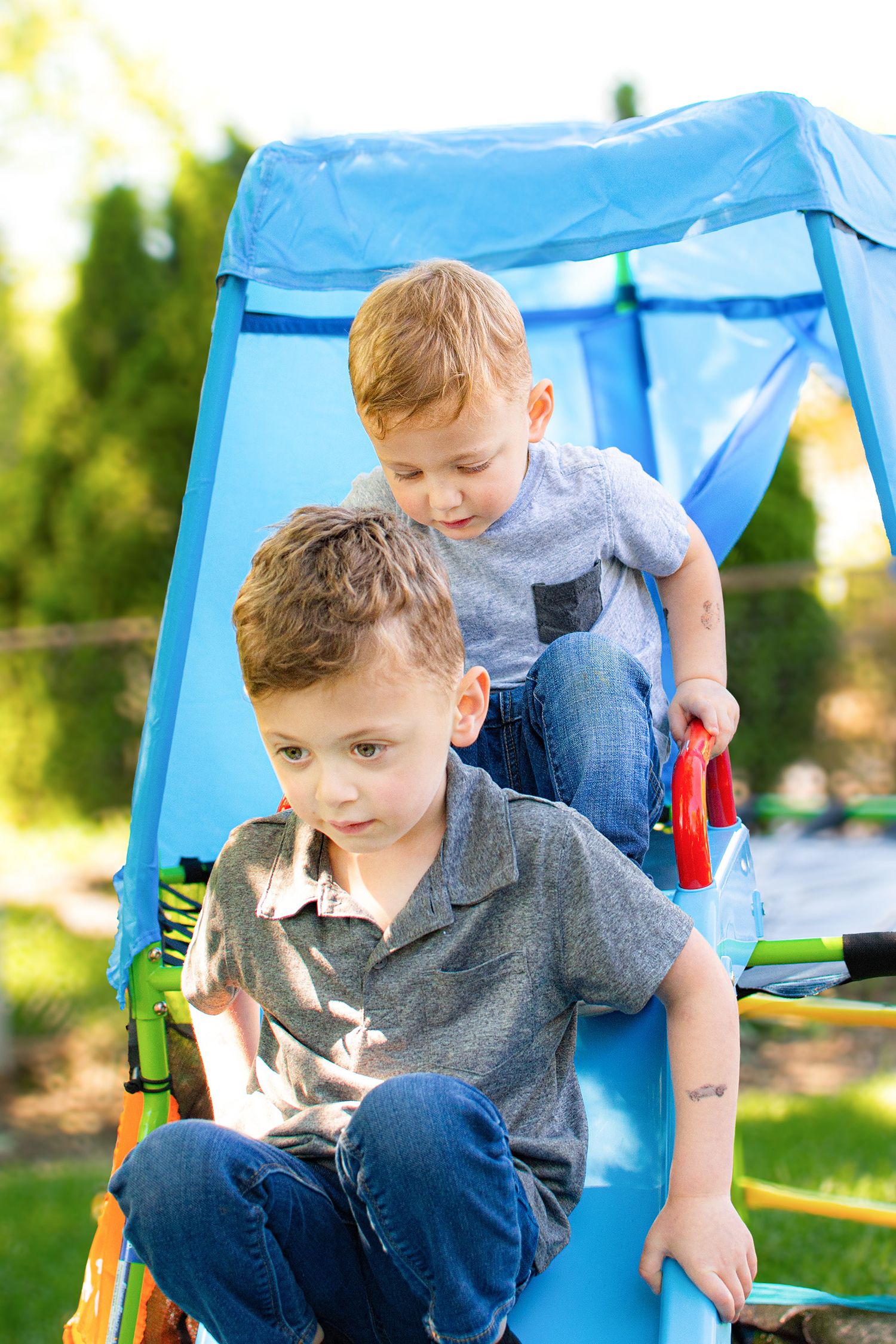 In-home family portrait photography session in Buffalo Grove, IL.