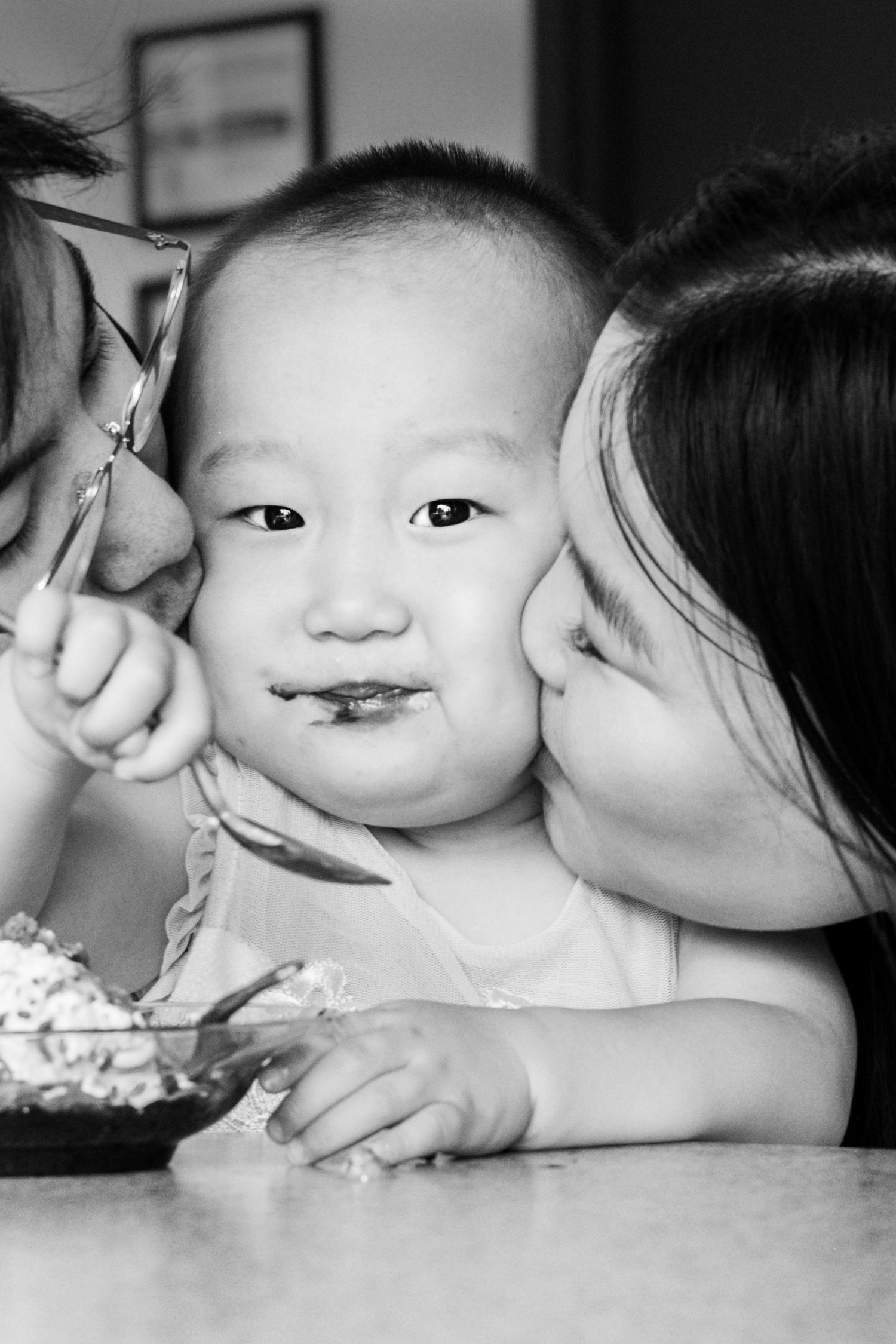 Family portrait session on location in an ice cream shop in Northbrook, IL