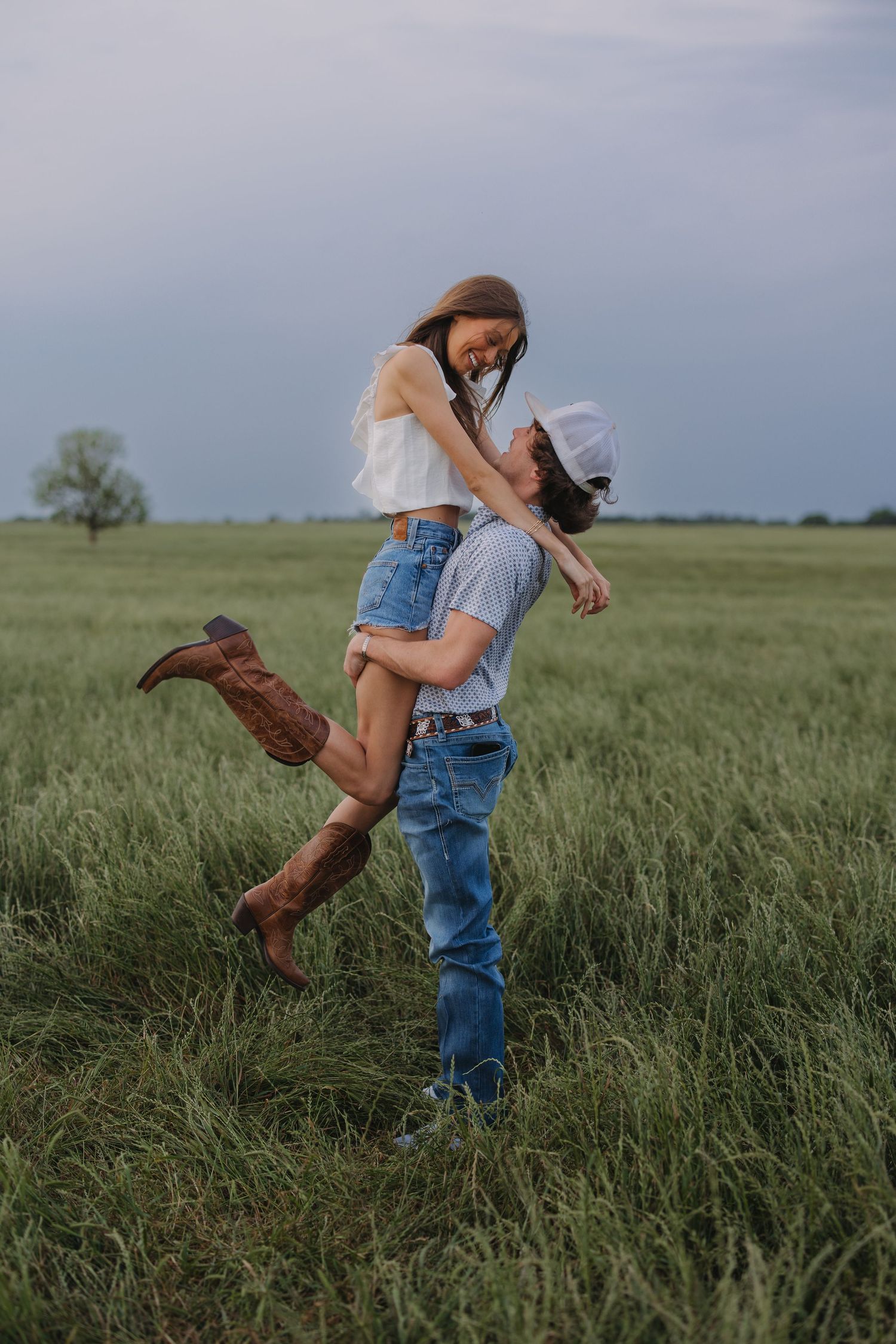 San Antonio couples photographer, playful field session