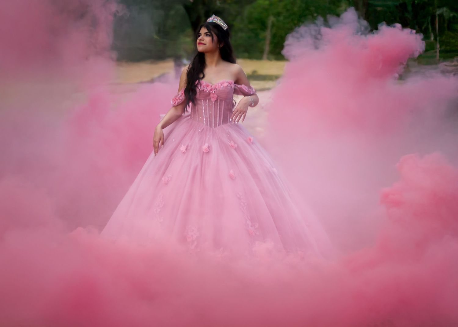 Indoor and outdoor quinceañera photo sessions