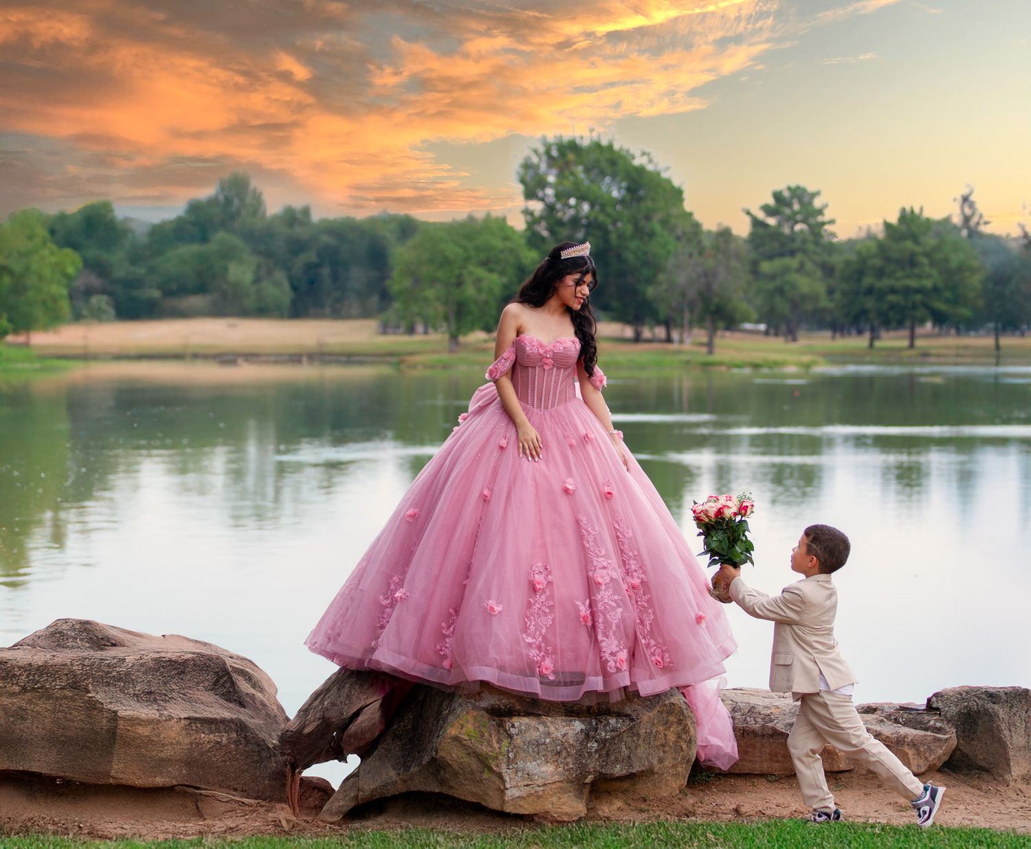 Indoor and outdoor quinceañera photo sessions