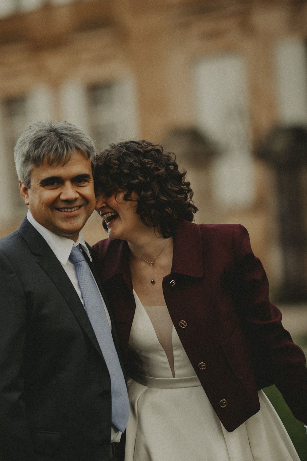 Elegant and natural photography capturing authentic moments, romance, and timeless beauty in weddings, portraits, and fashion.