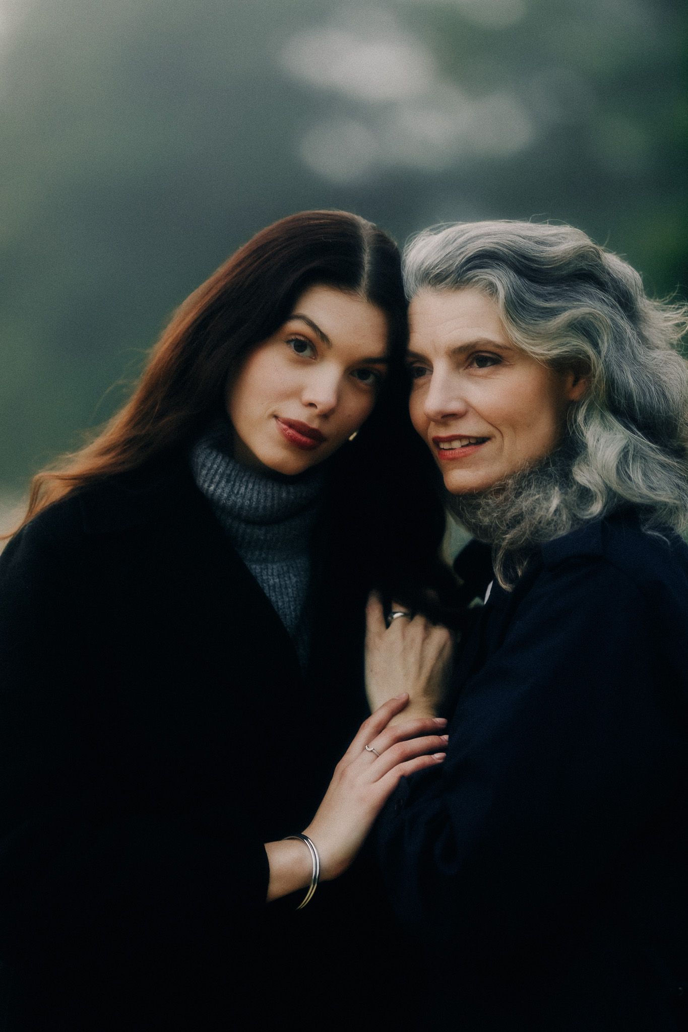 Elegant and natural photography capturing authentic moments, romance, and timeless beauty in weddings, portraits, and fashion.