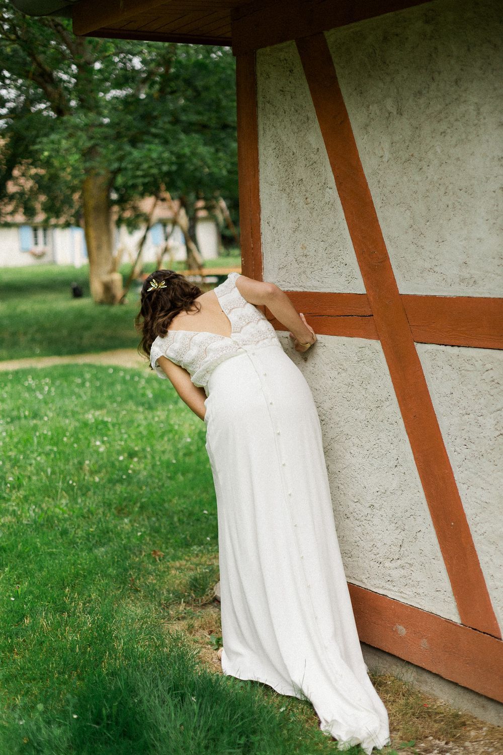 Elegant and natural photography capturing authentic moments, romance, and timeless beauty in weddings, portraits, and fashion.