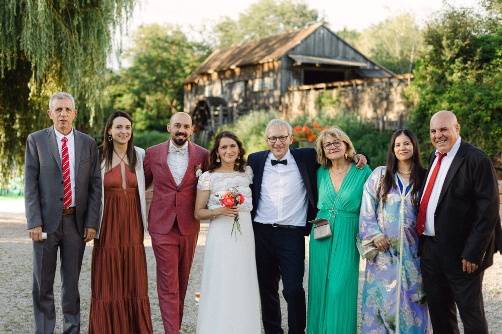 Elegant and natural photography capturing authentic moments, romance, and timeless beauty in weddings, portraits, and fashion.