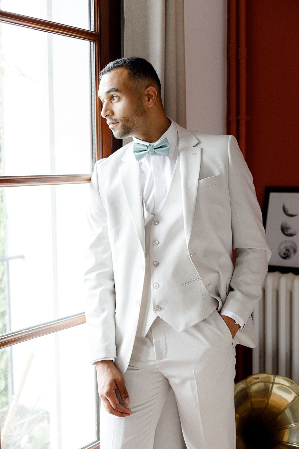 Elegant and natural photography capturing authentic moments, romance, and timeless beauty in weddings, portraits, and fashion.