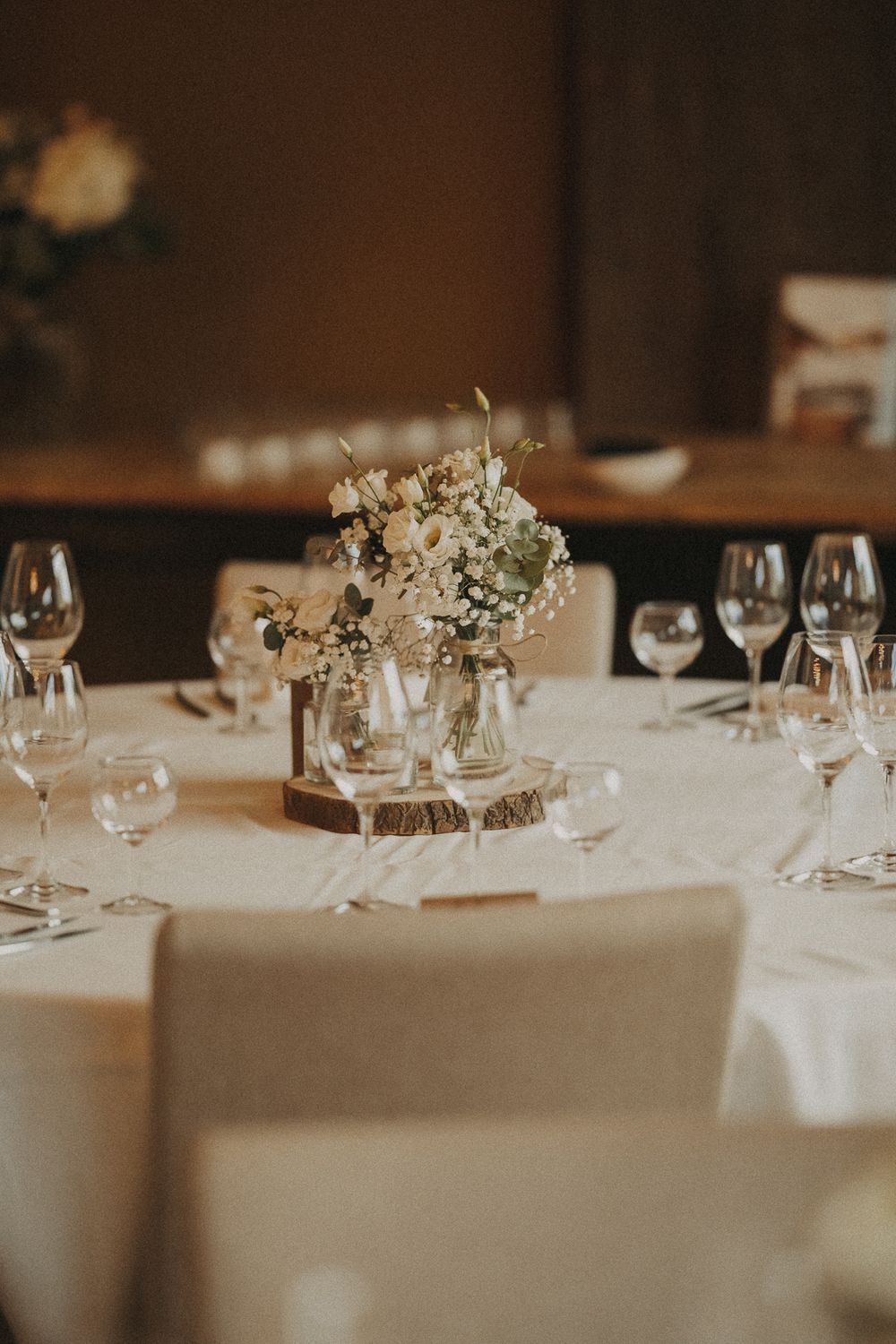 Elegant and natural photography capturing authentic moments, romance, and timeless beauty in weddings, portraits, and fashion.