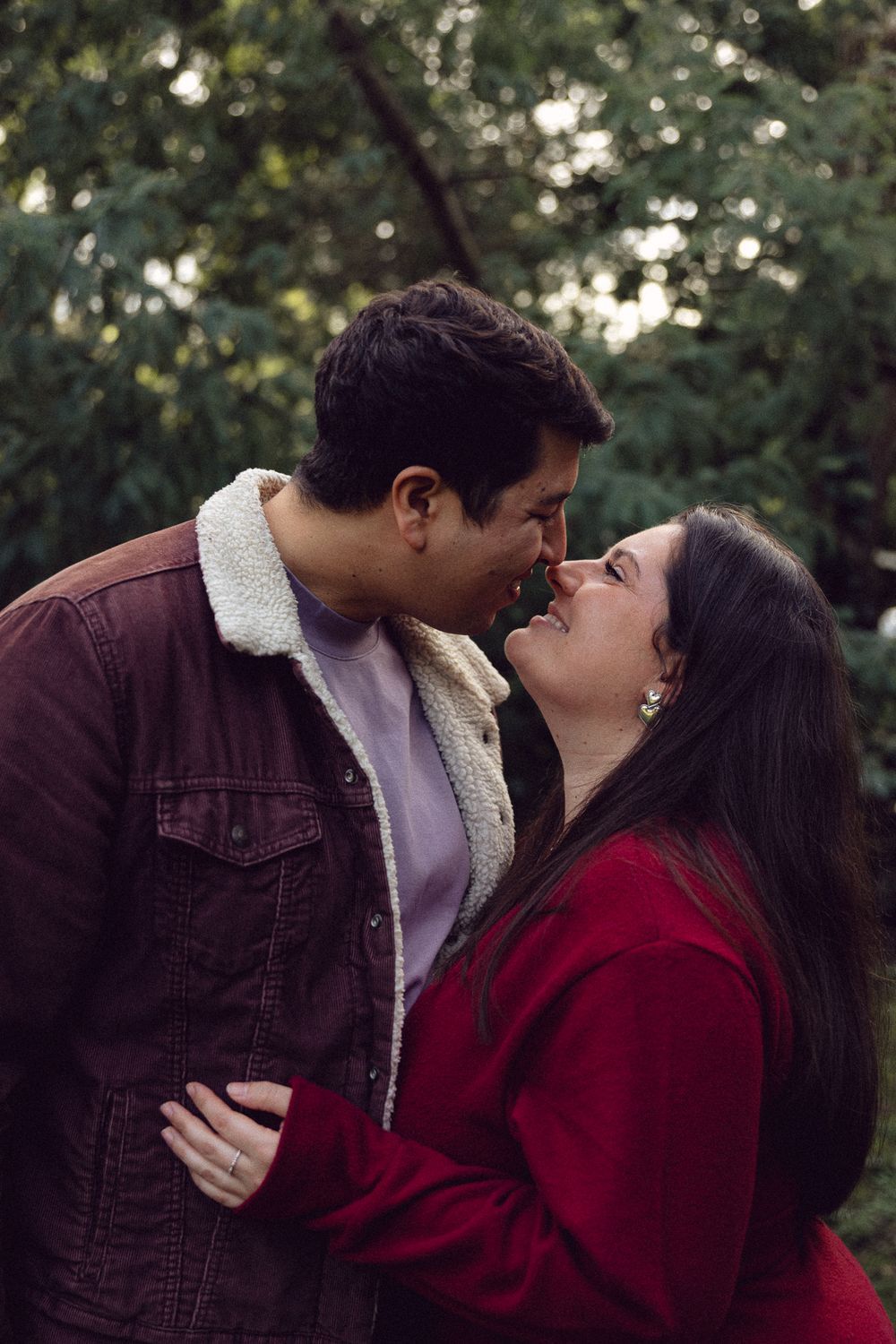 Elegant and natural photography capturing authentic moments, romance, and timeless beauty in weddings, portraits, and fashion.