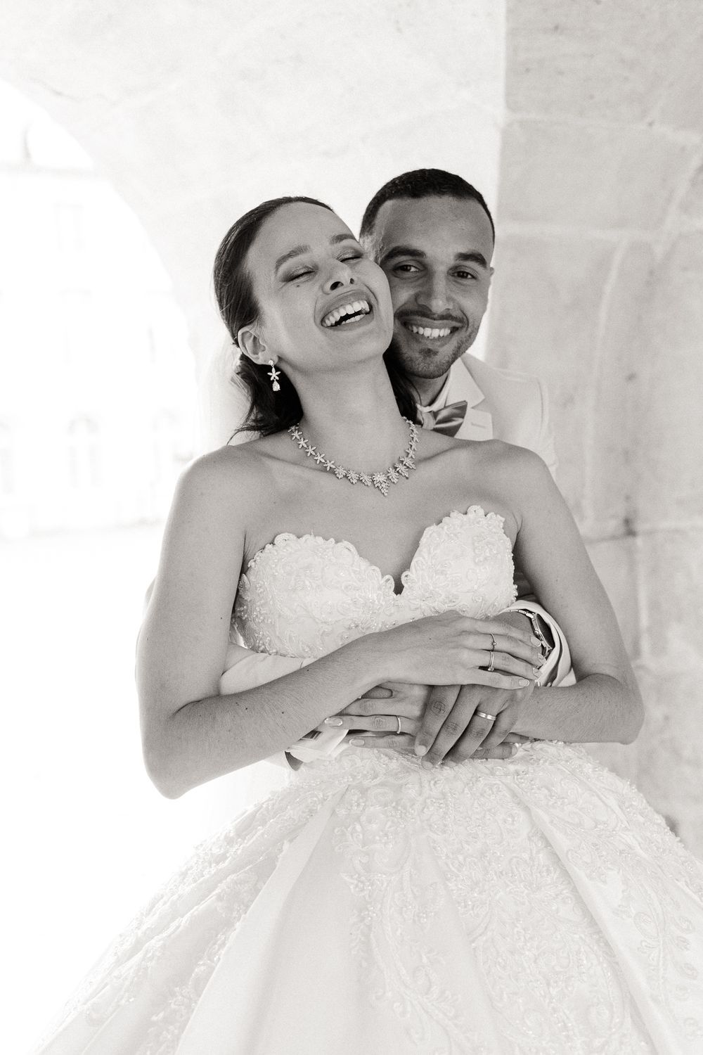 Elegant and natural photography capturing authentic moments, romance, and timeless beauty in weddings, portraits, and fashion.