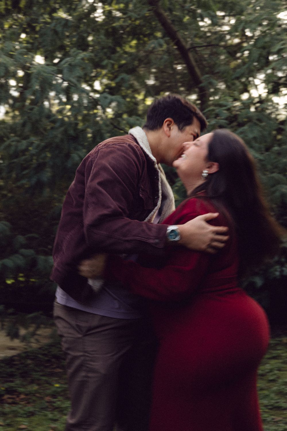 Elegant and natural photography capturing authentic moments, romance, and timeless beauty in weddings, portraits, and fashion.